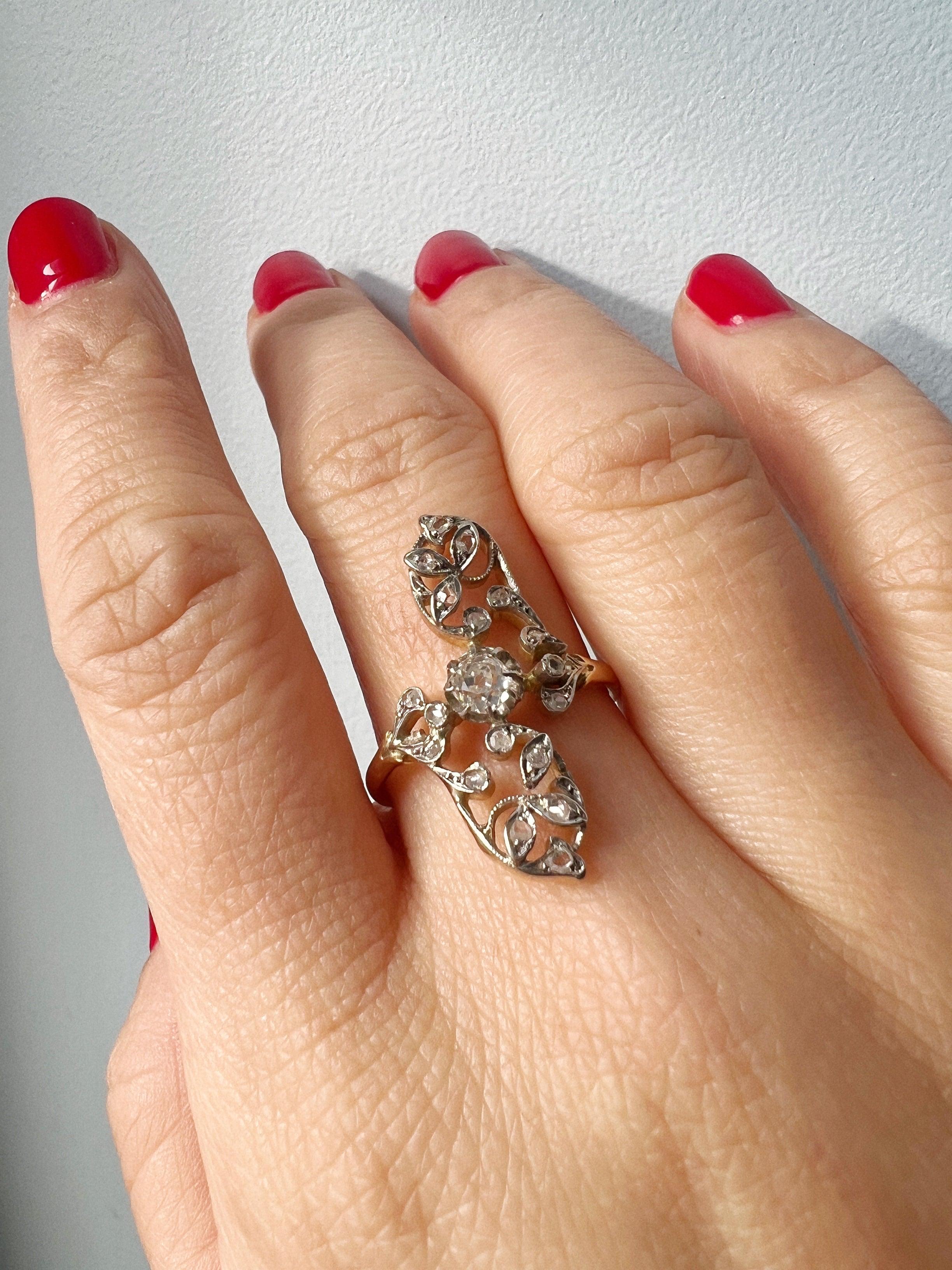 Jewels between 500 EUR and 1500 EUR - Curiously timeless