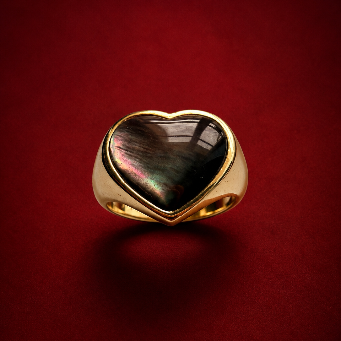 Vintage Boucheron 18K yellow gold heart signet ring