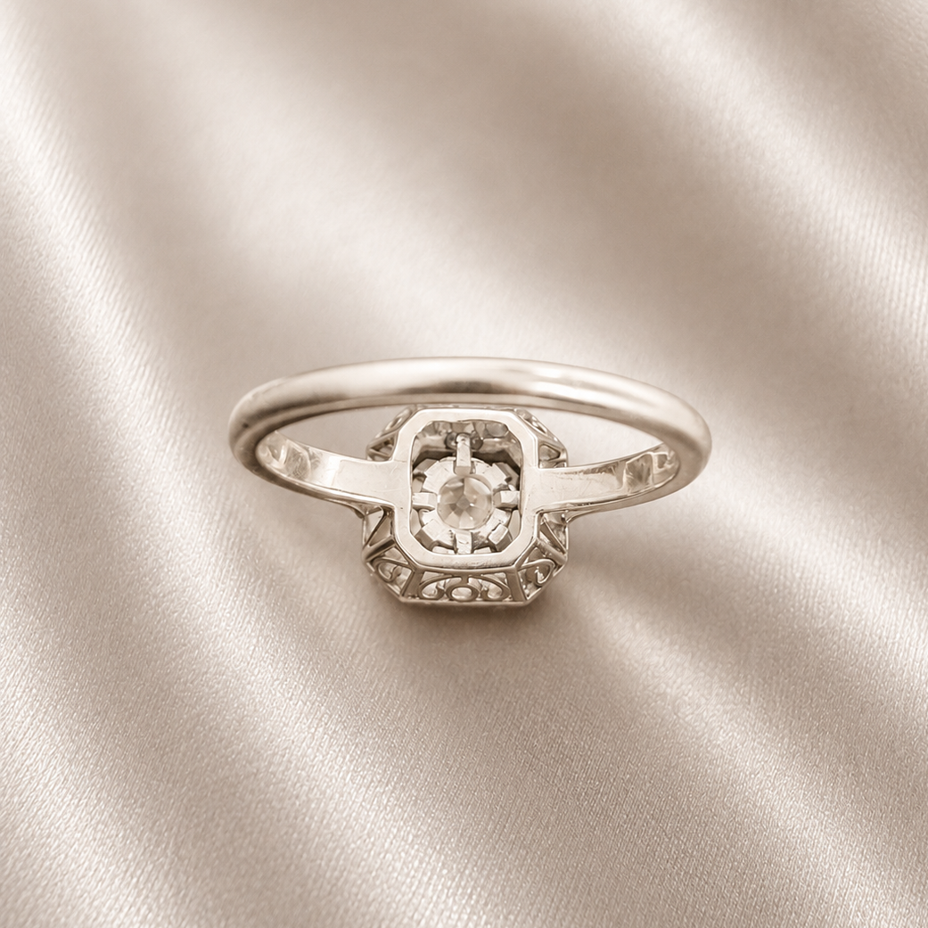 French Art Deco 18K gold 1.2ct old mine cut diamond Ring