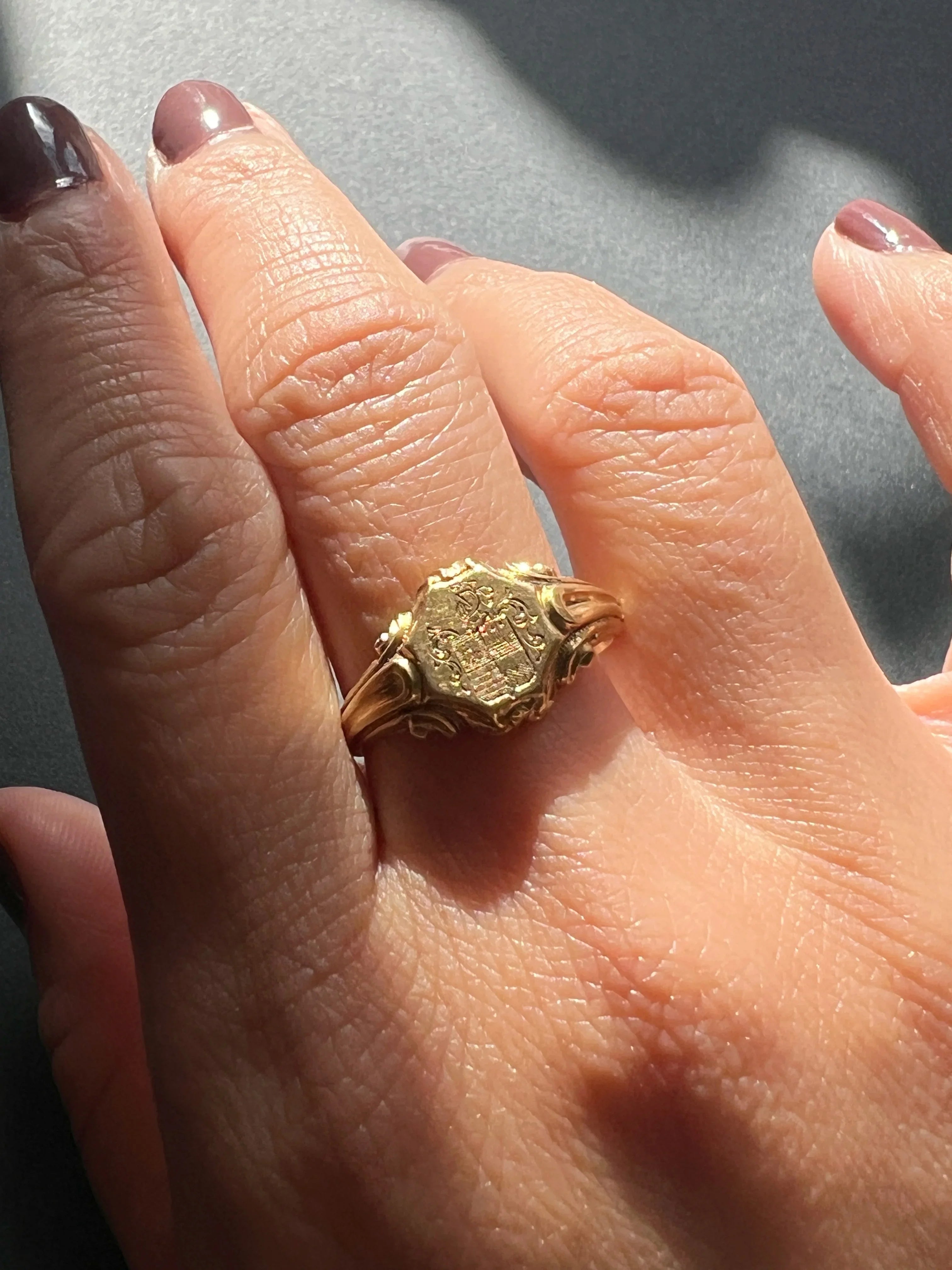 Victorian era 18K Yellow Gold Signet Ring with Coat of Arms