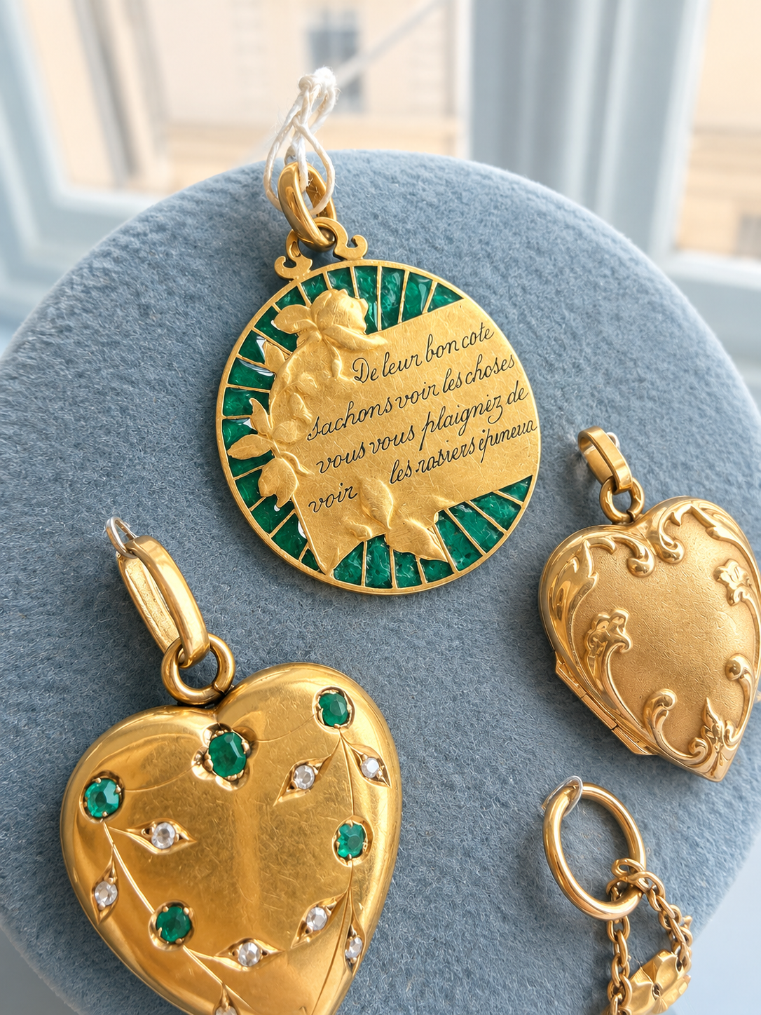 Rare French Art Nouveau 18K Gold Medal, verses from Alphonse Karr
