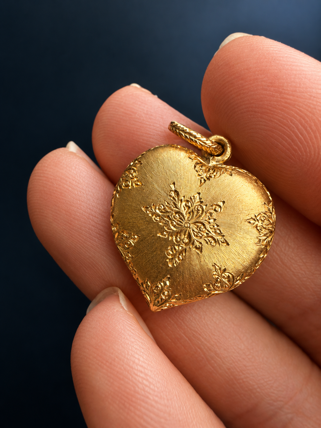 Coeur de fleur, floral heart - 18K Solid Gold Heart Pendant