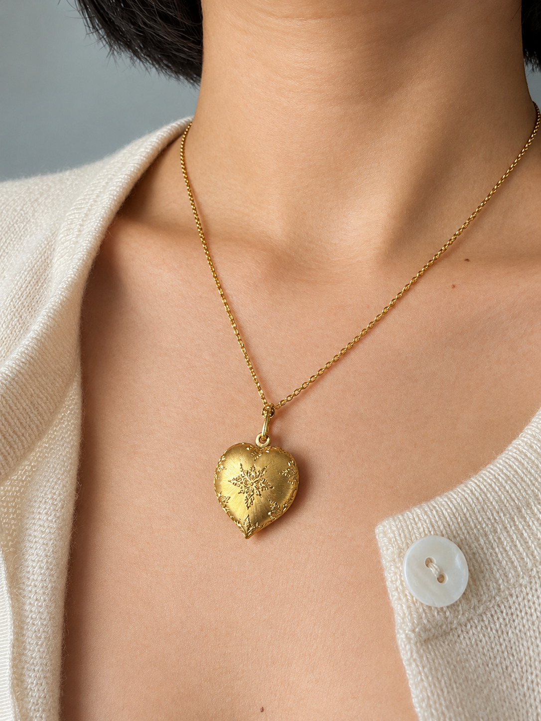 Coeur de fleur, floral heart - 18K Solid Gold Heart Pendant