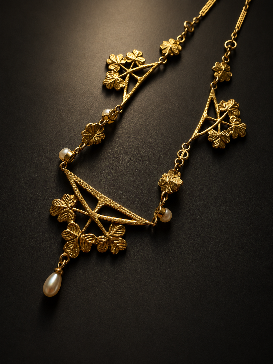 Art Nouveau 18K gold natural pearl clover necklace