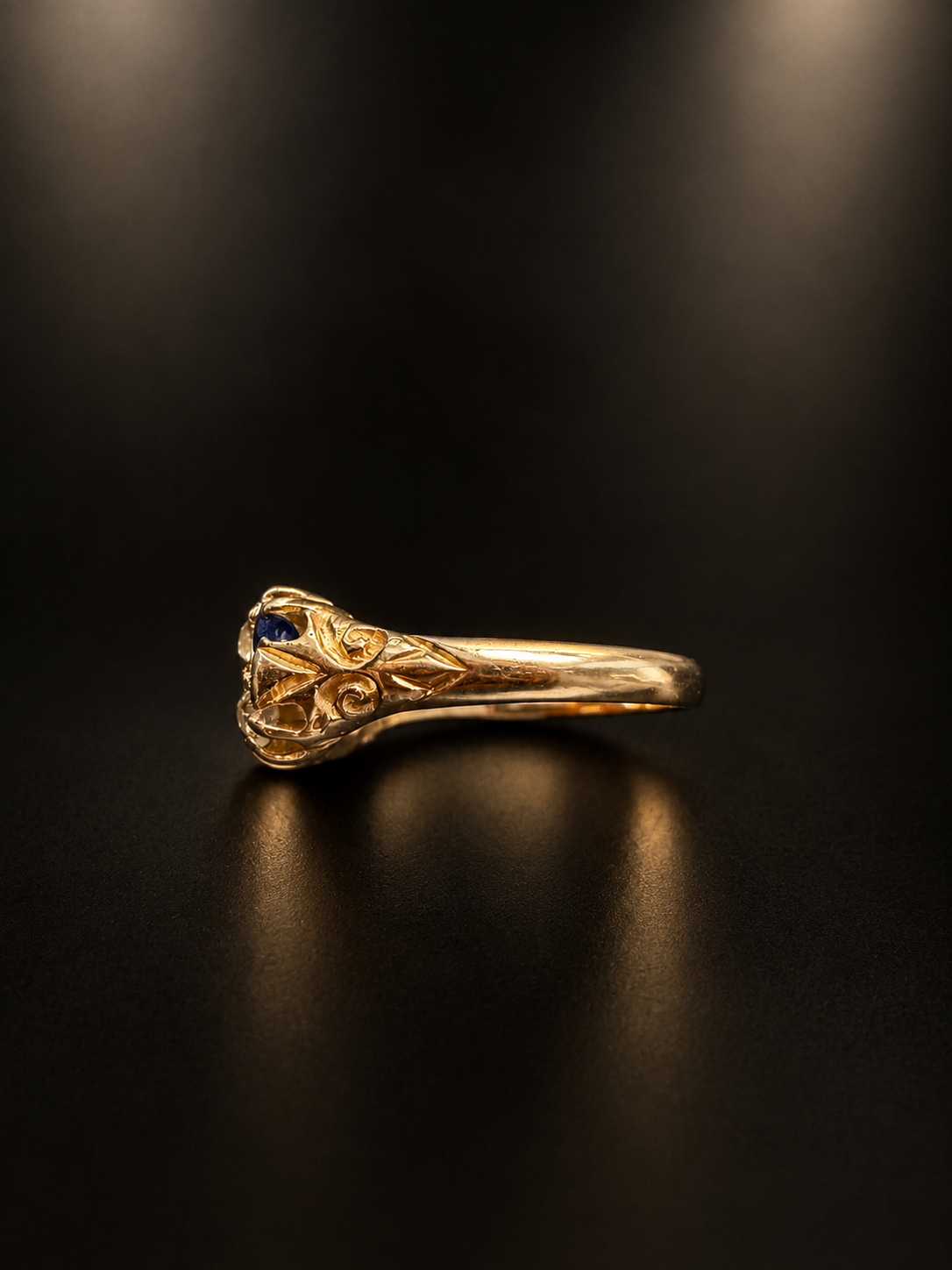 Antique English 18K Gold 0.4ct Old Mine Cut Diamond Ring