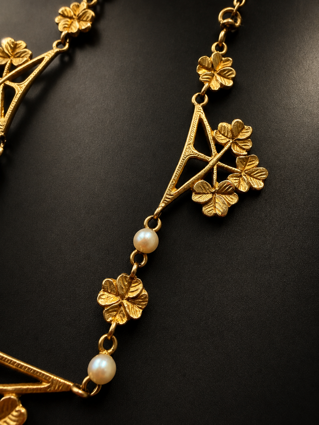 Art Nouveau 18K gold natural pearl clover necklace