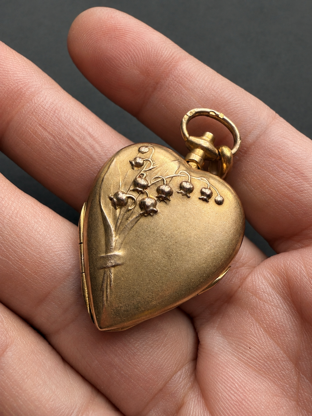 Antique 18K Gold Heart Locket with lily-of-the-valley flowers