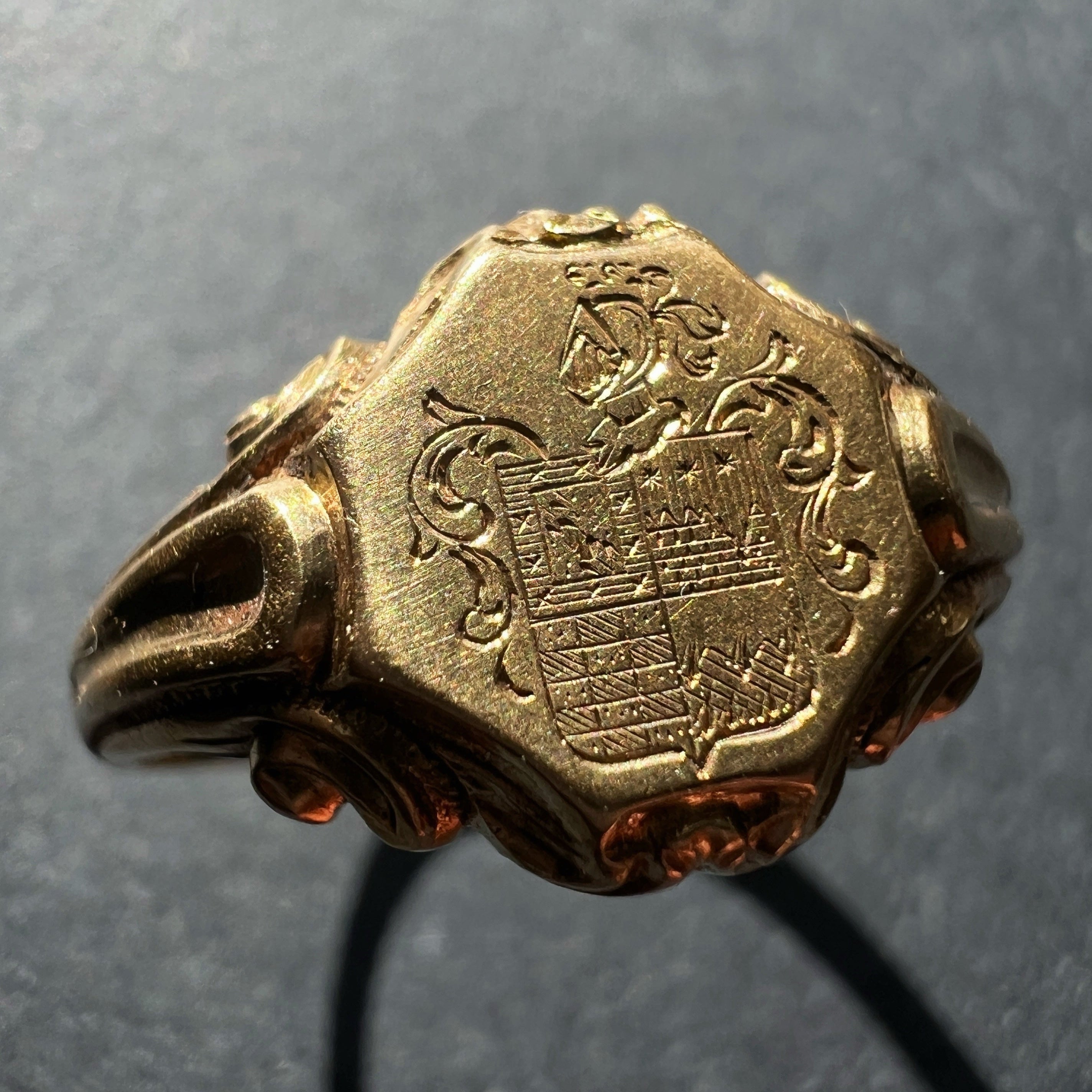 Victorian era 18K Yellow Gold Signet Ring with Coat of Arms