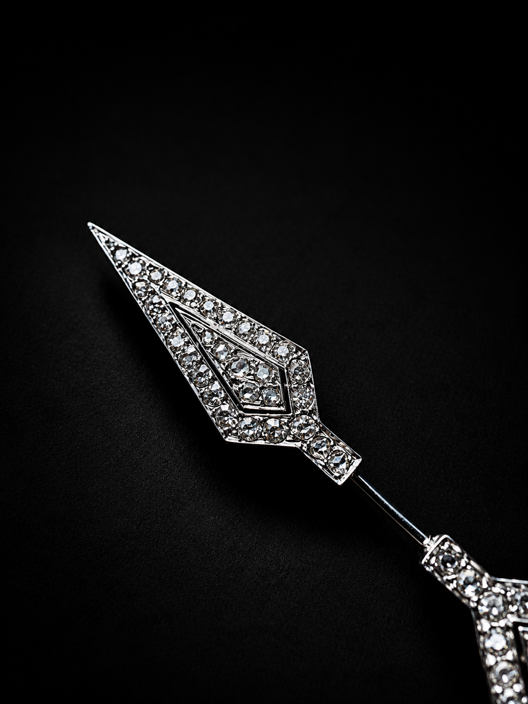 French Art Deco 18K gold diamond arrow jabot pin