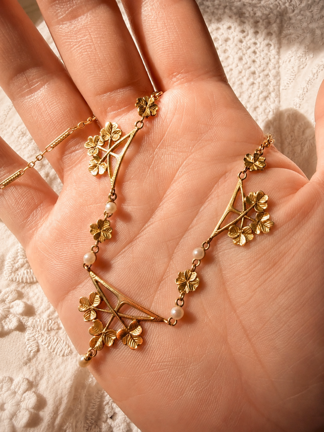 Art Nouveau 18K gold natural pearl clover necklace