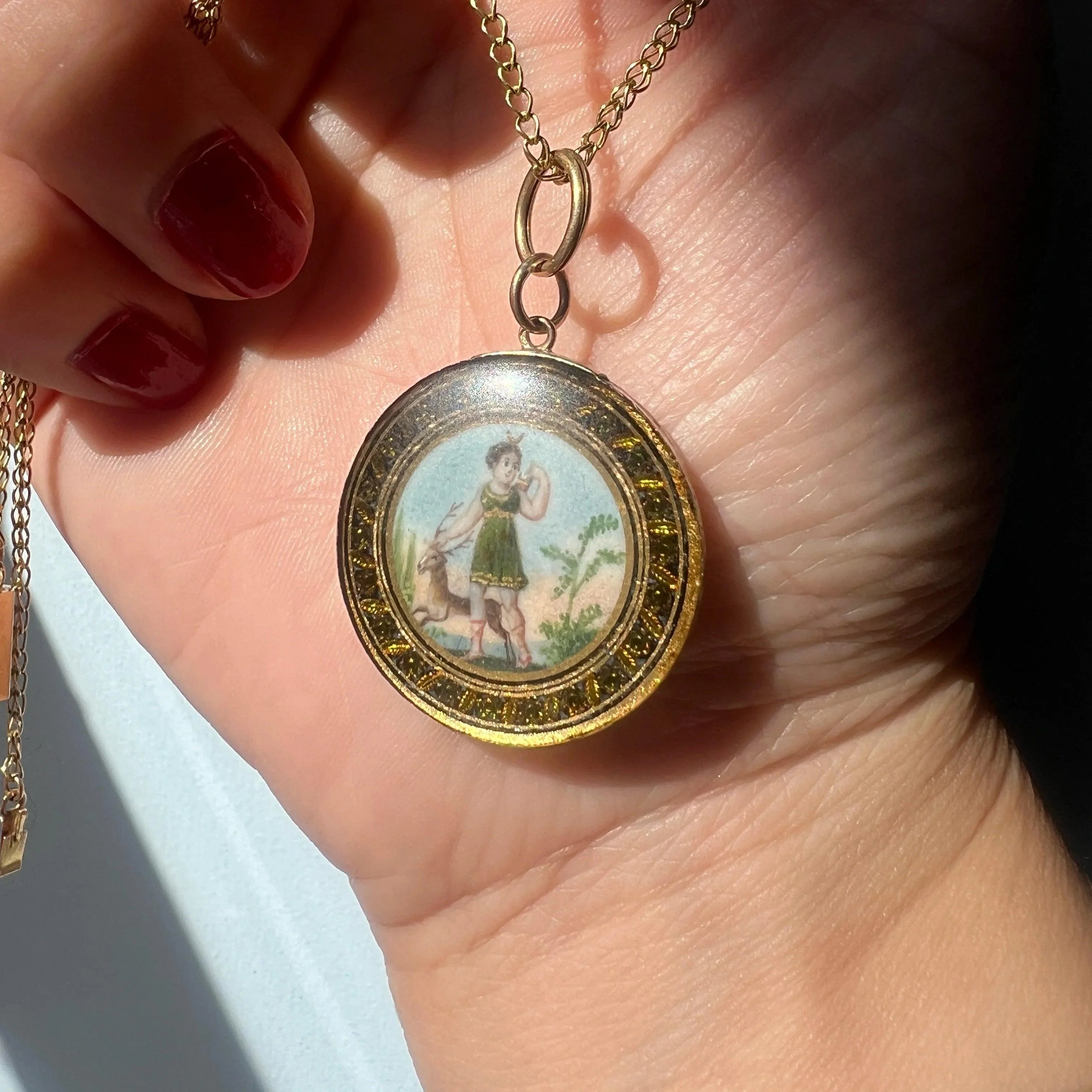 Antique 18K Gold Diana Hunter and the deer pendant - Curiously timeless