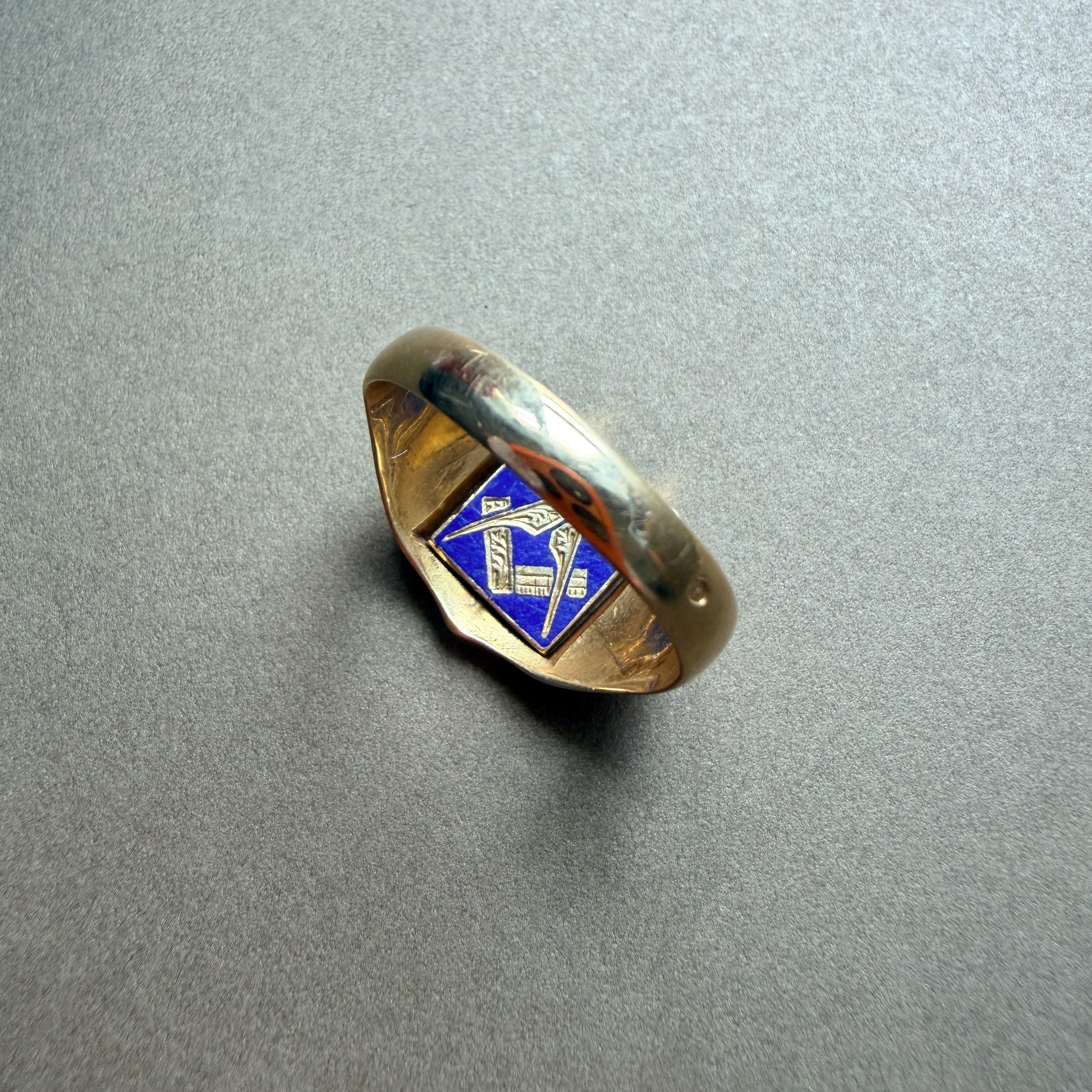 Antique 18K yellow gold masonic swivel signet ring