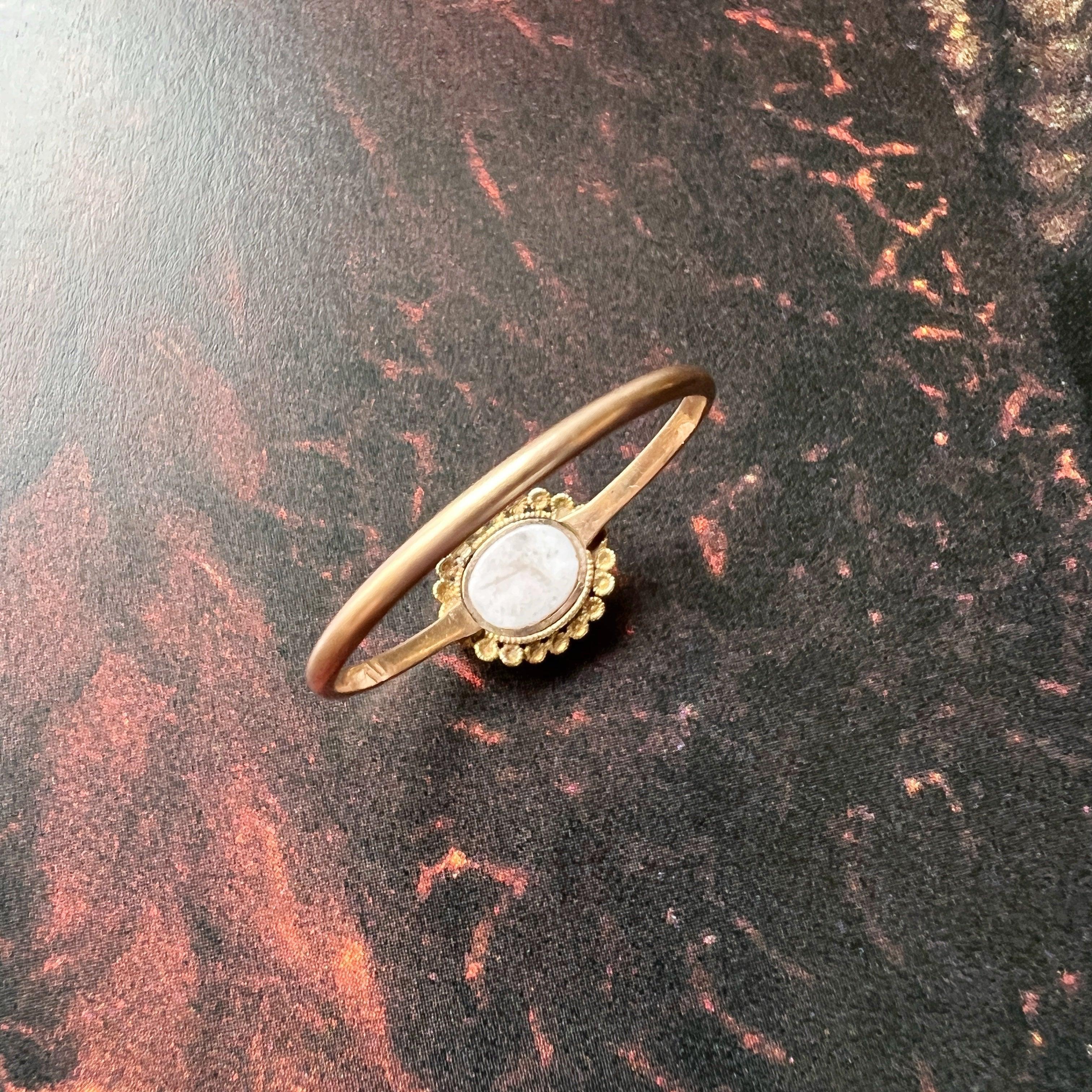 Rare Georgian era 18K gold white enamel “Souvenir” ring - Curiously timeless
