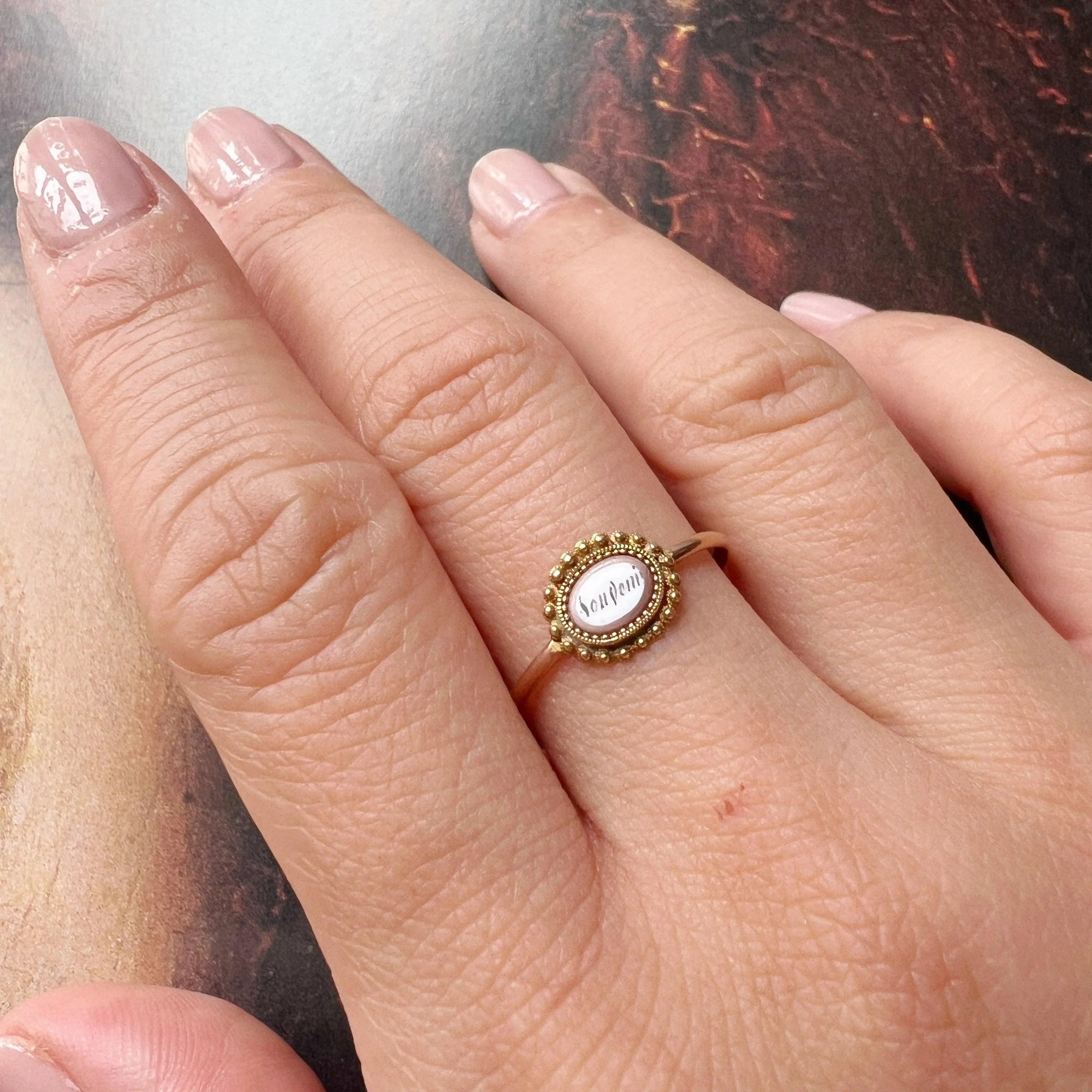 Rare Georgian era 18K gold white enamel “Souvenir” ring - Curiously timeless