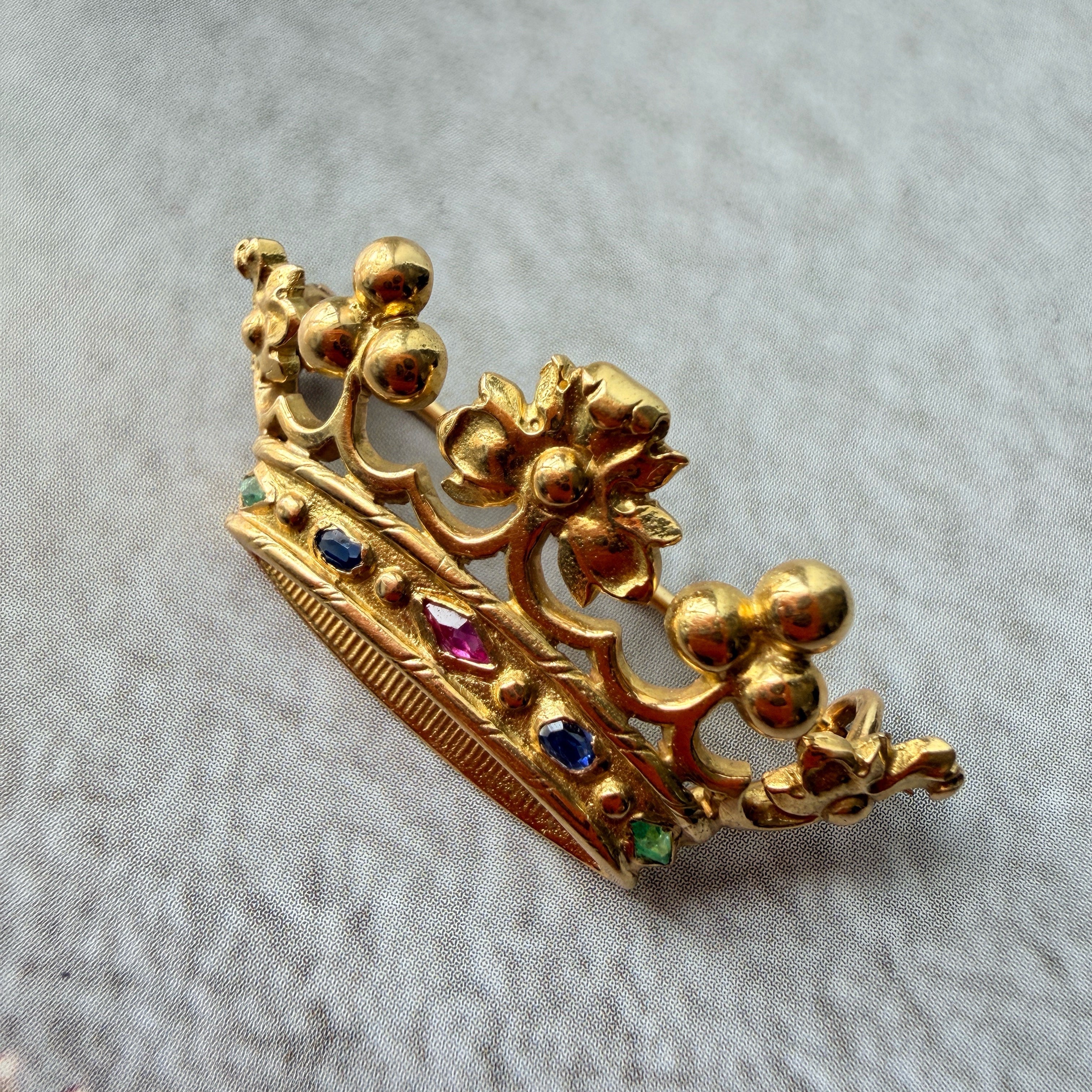 French work Victorian era 18K gold marquise crown brooch
