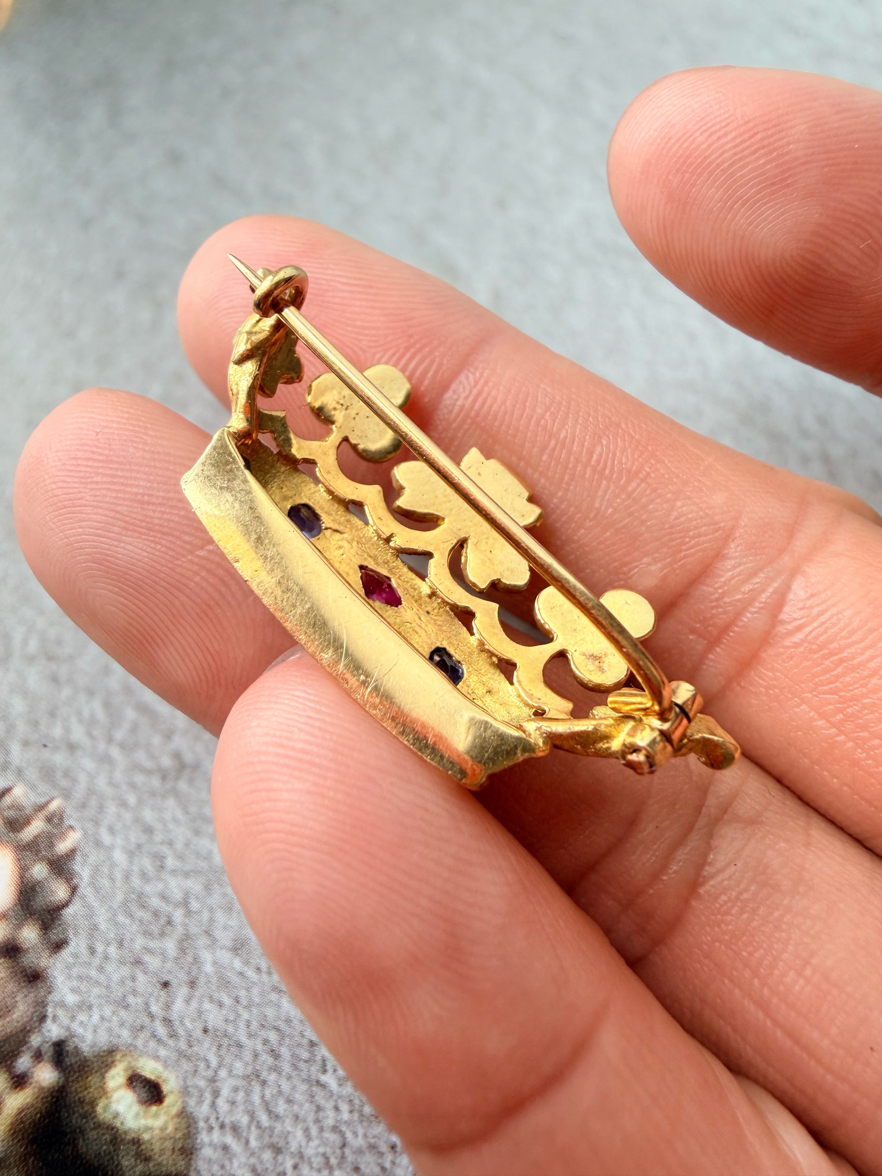 French work Victorian era 18K gold marquise crown brooch