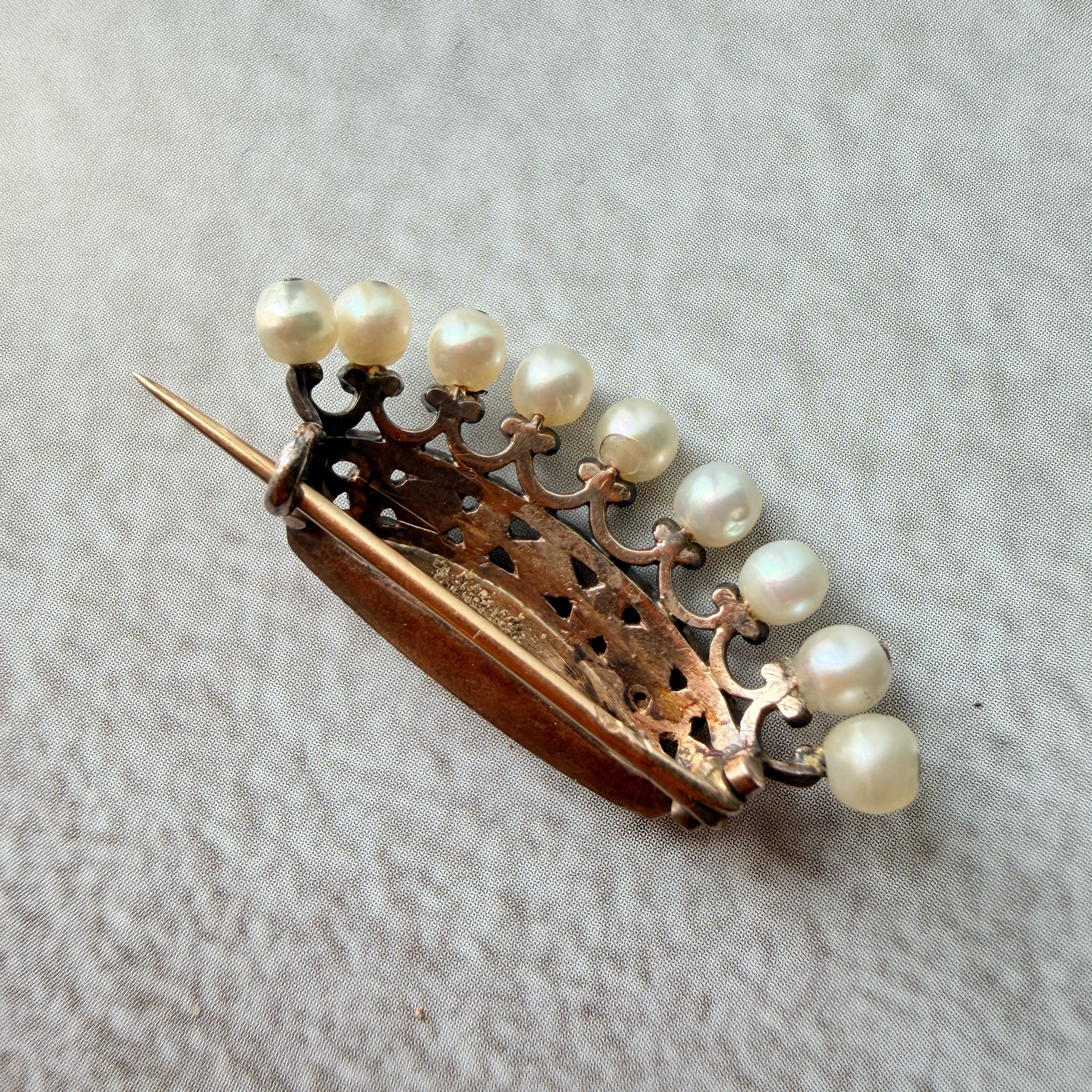 French antique 18K gold natural pearl count’s crown brooch