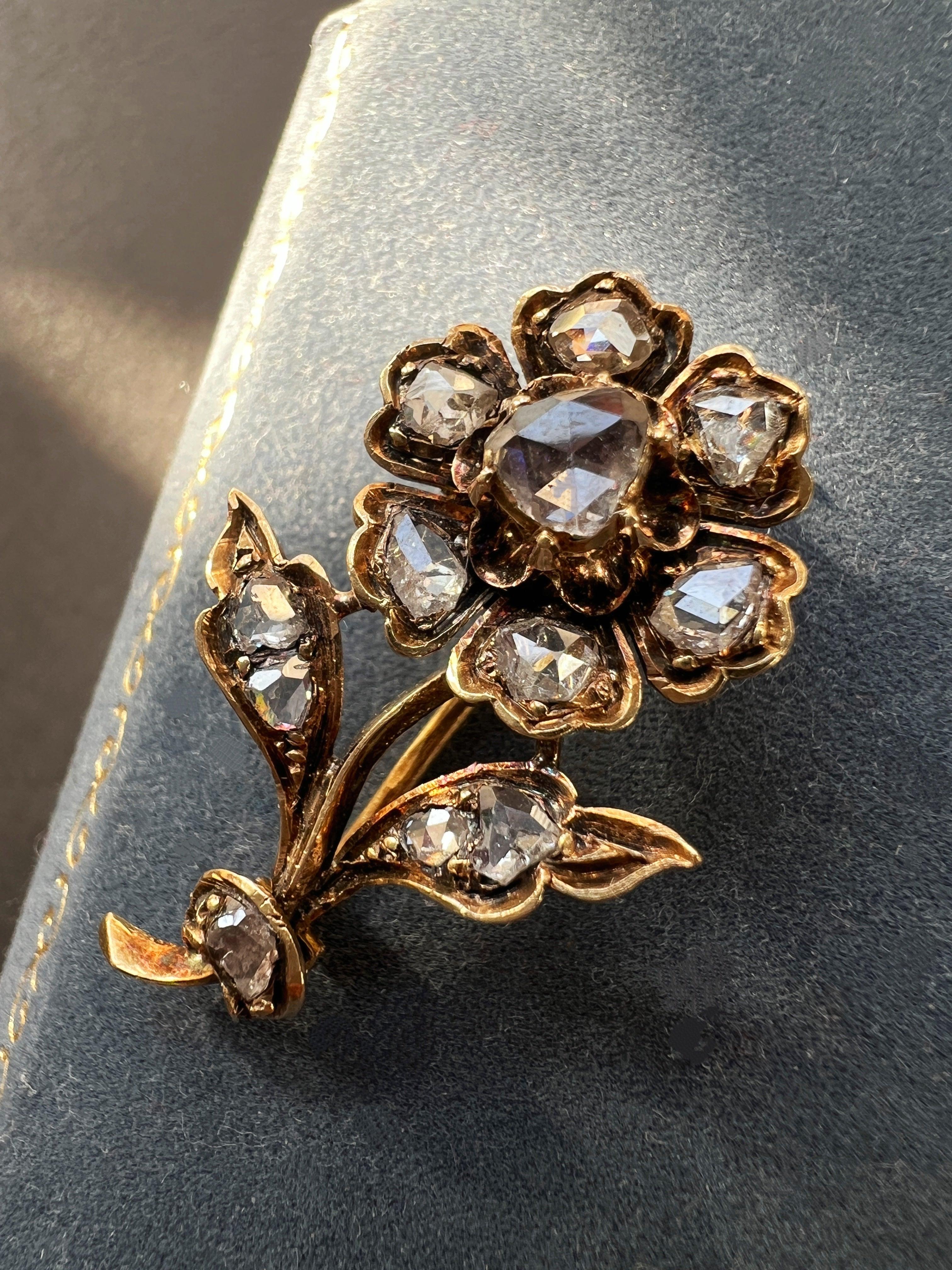 Antique 18K Yellow Gold Diamond Flower brooch