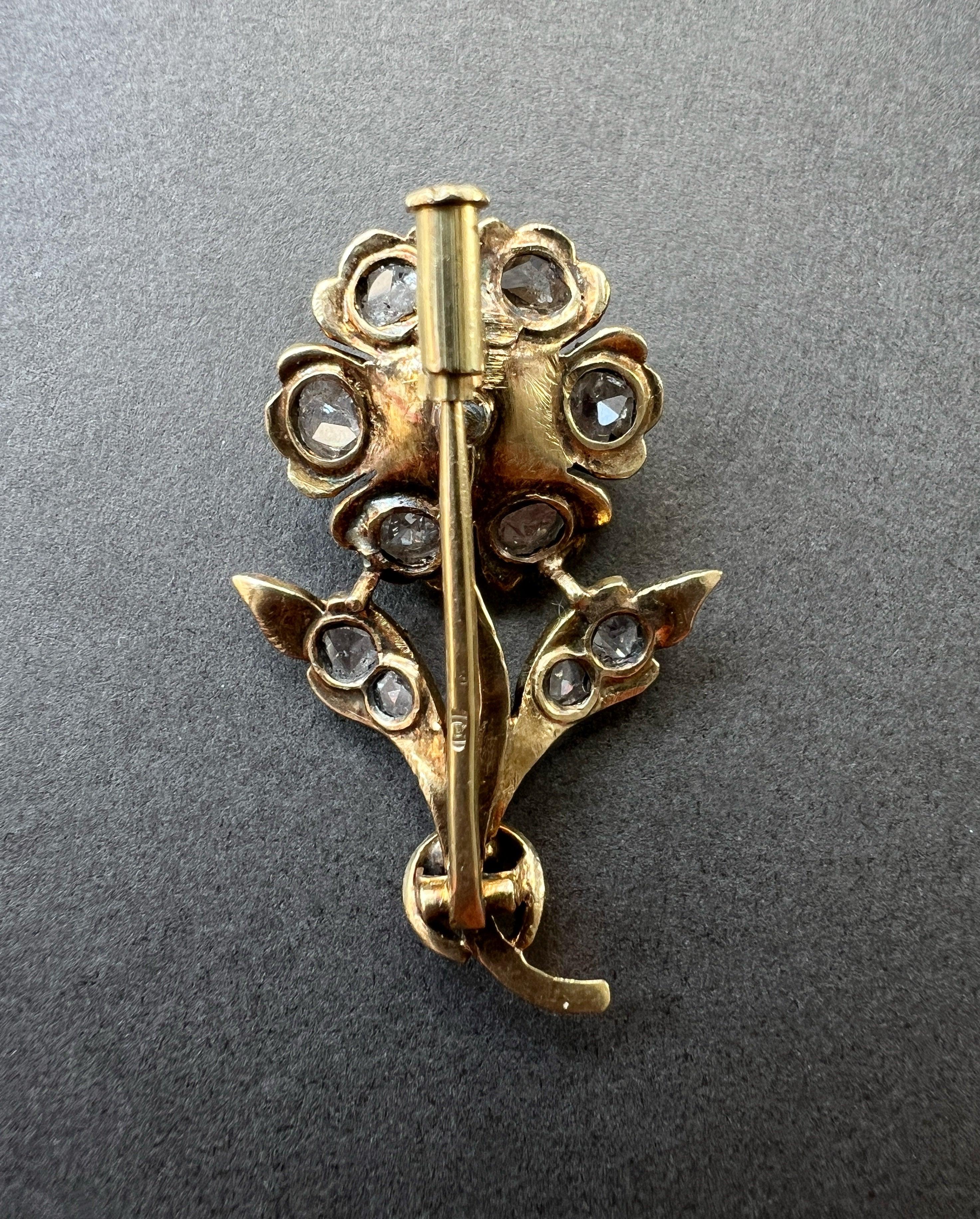 Antique 18K Yellow Gold Diamond Flower brooch