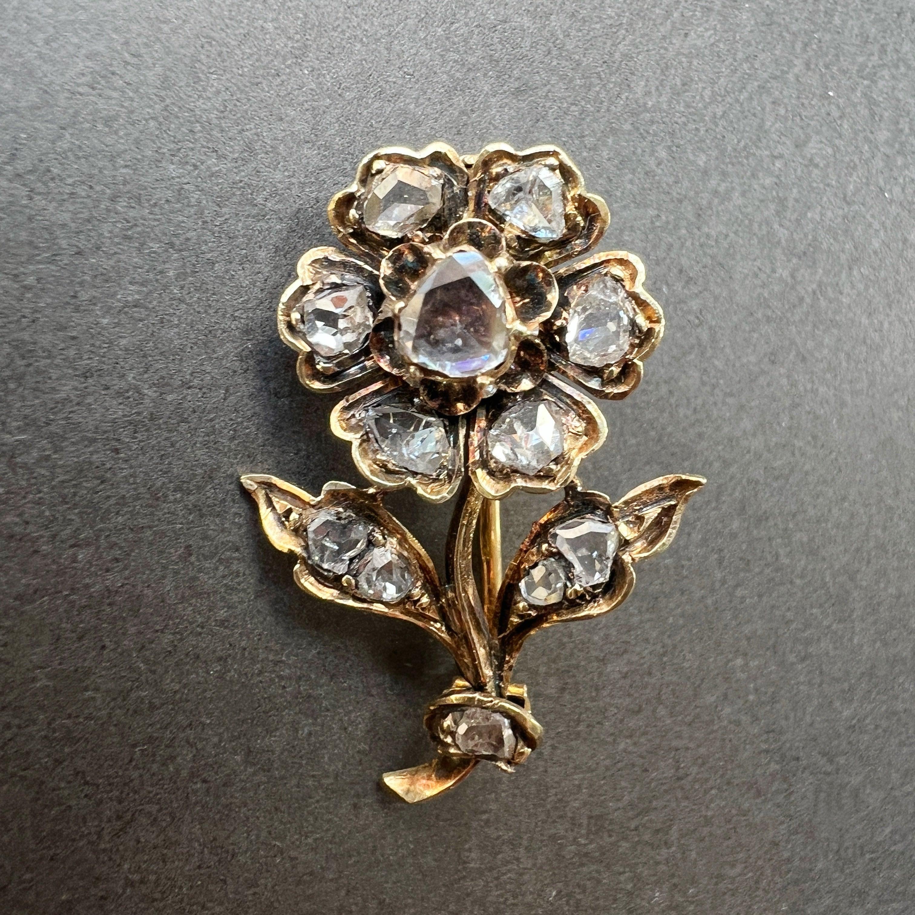 Antique 18K Yellow Gold Diamond Flower brooch