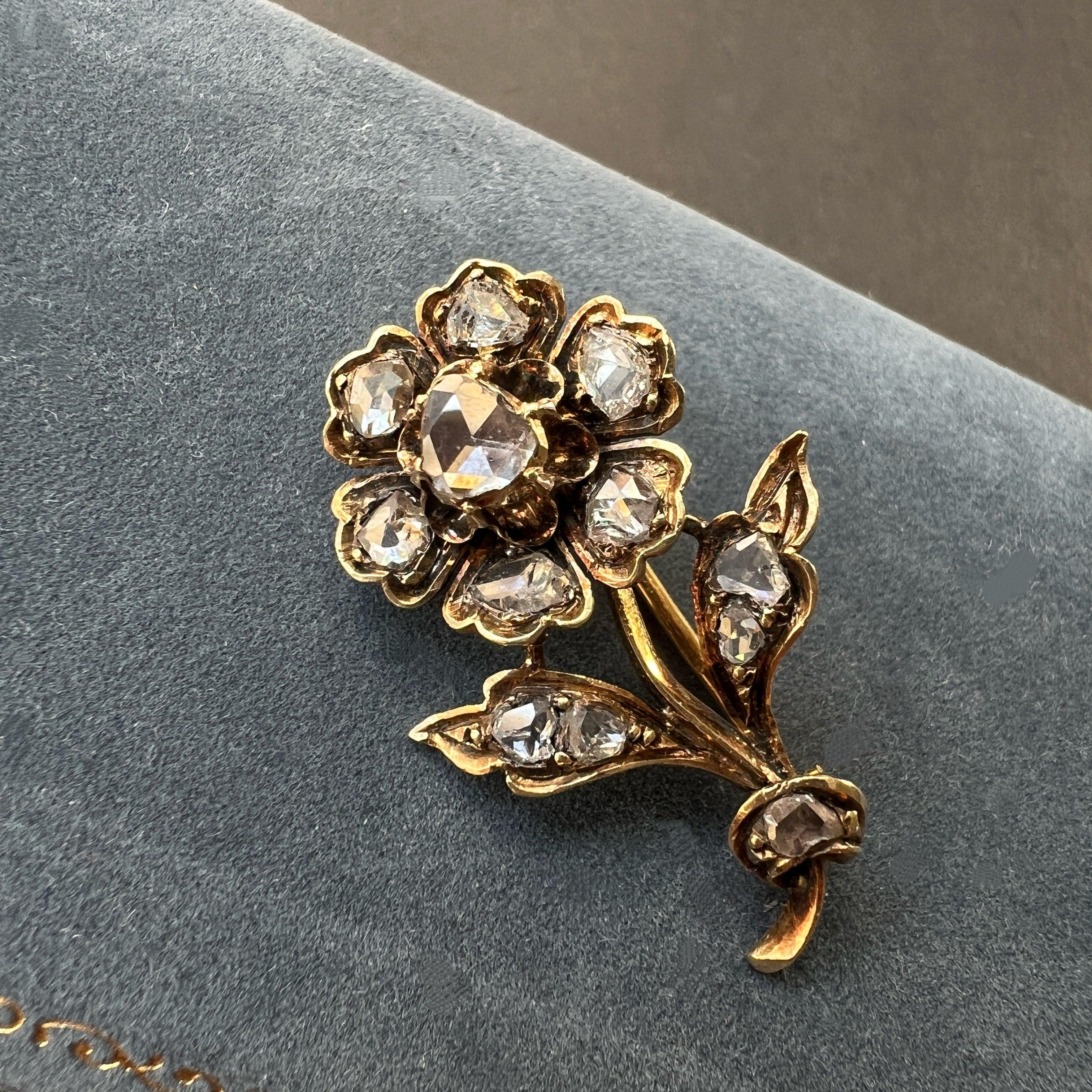Antique 18K Yellow Gold Diamond Flower brooch