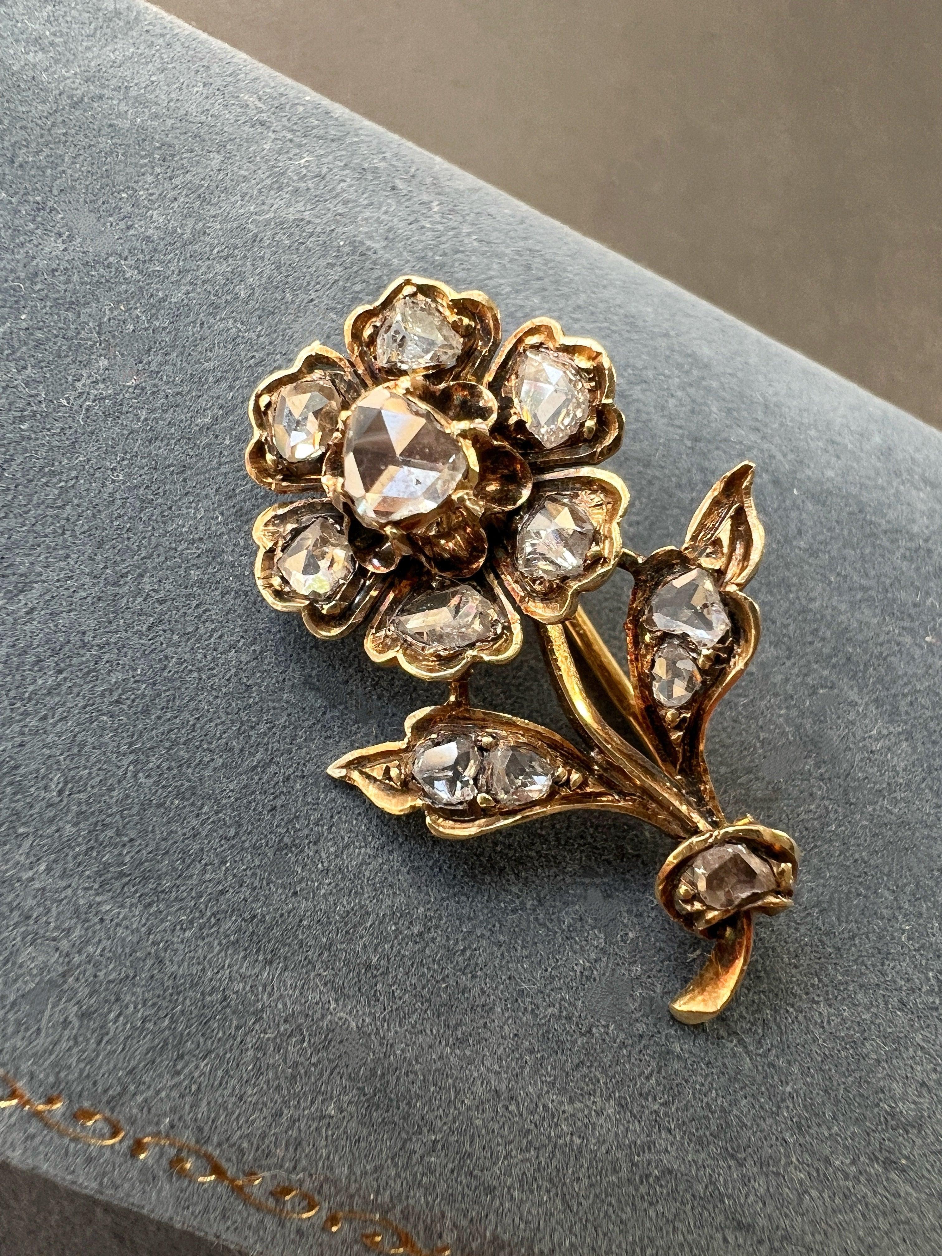 Antique 18K Yellow Gold Diamond Flower brooch