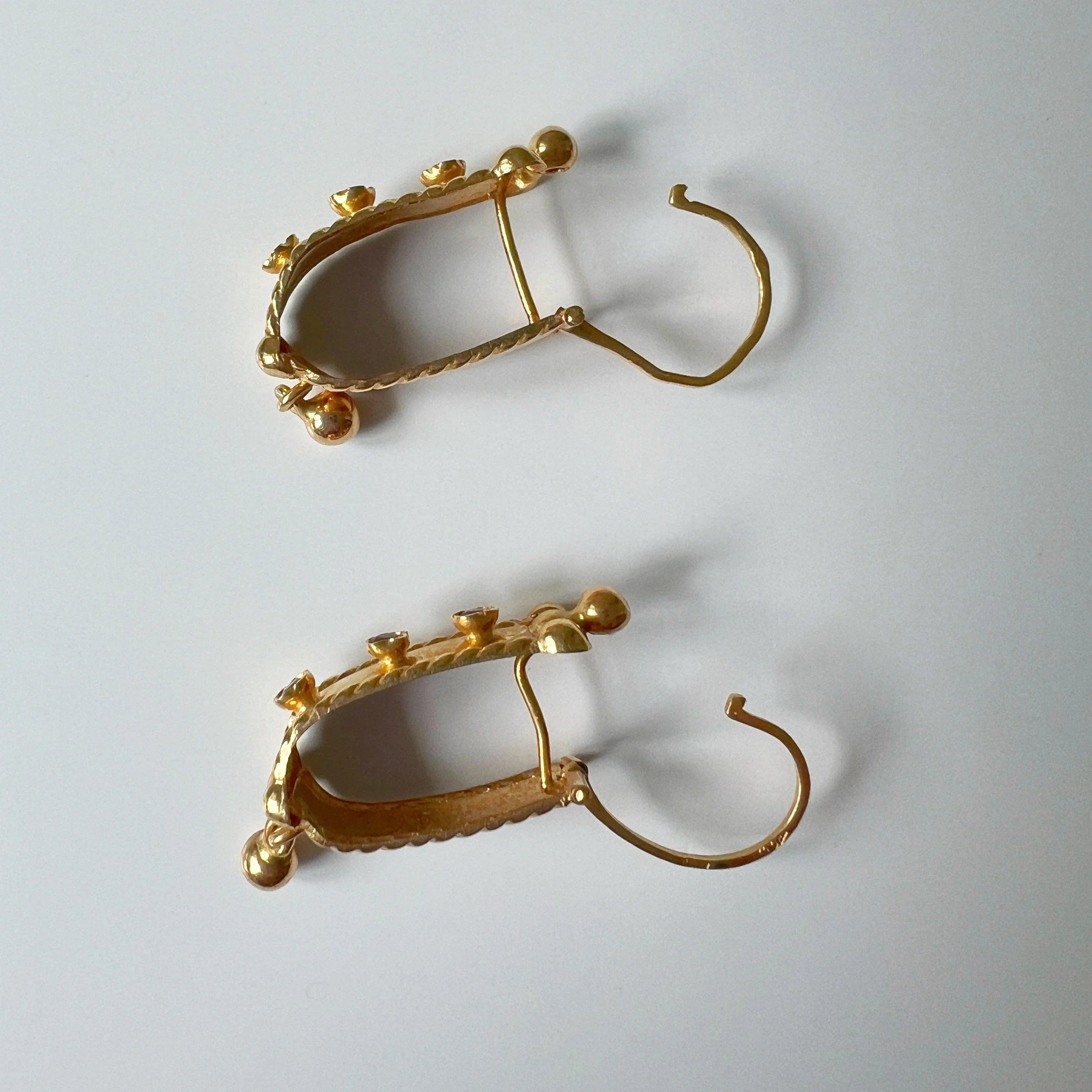 Victorian French 18K gold garnet poissarde briquet earrings - Curiously timeless