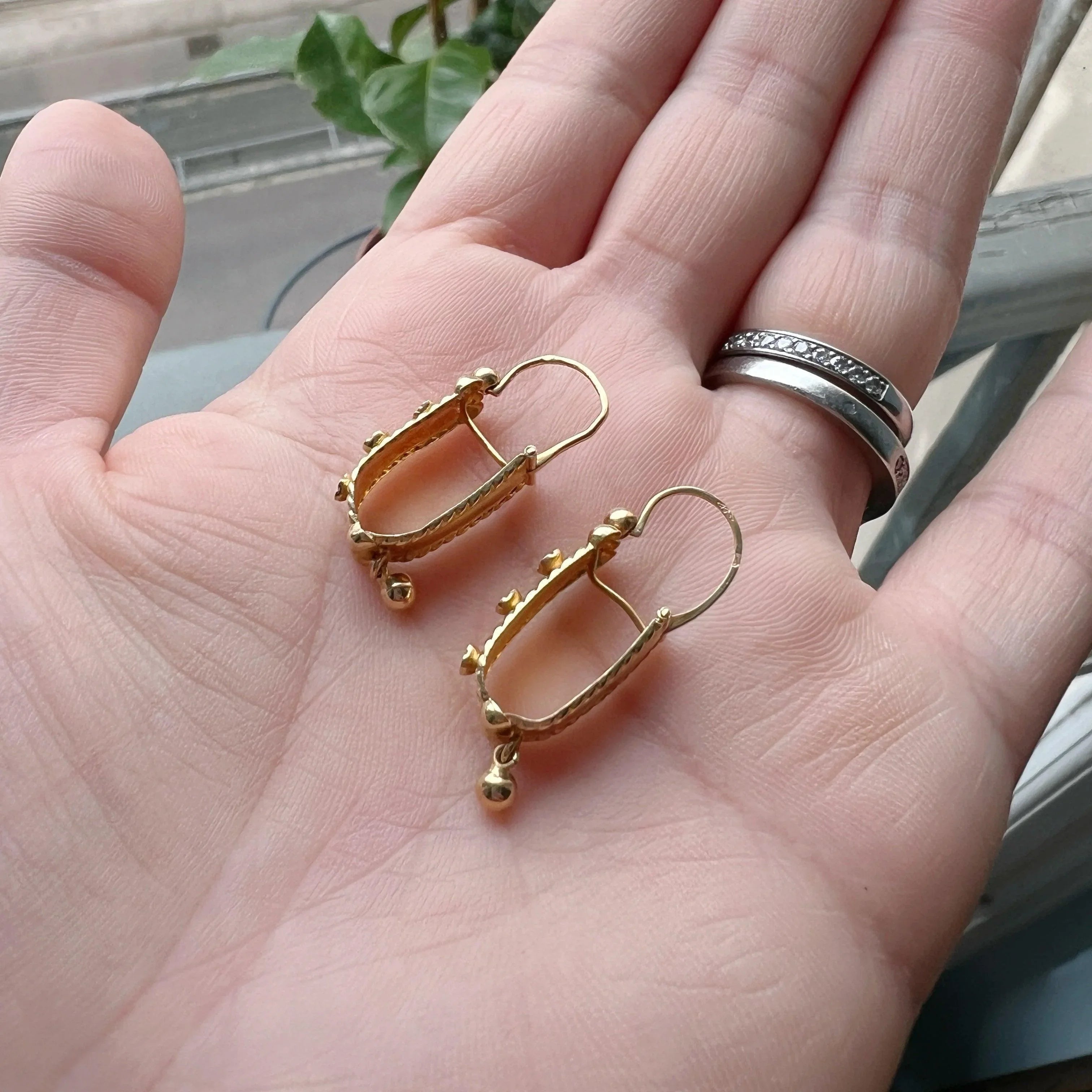Victorian French 18K gold garnet poissarde briquet earrings - Curiously timeless