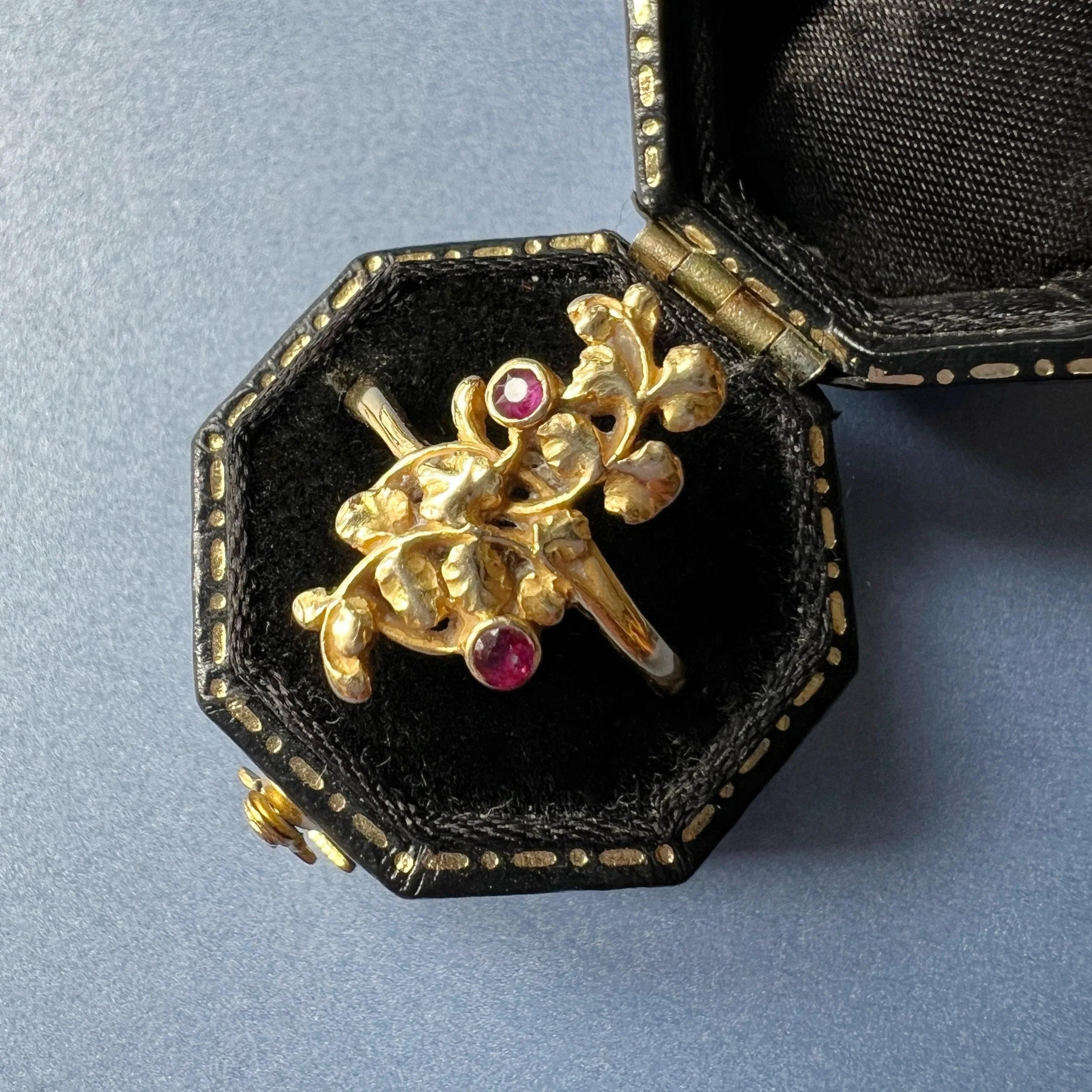 Art Nouveau 18K gold ivy leaves ruby ring - Curiously timeless