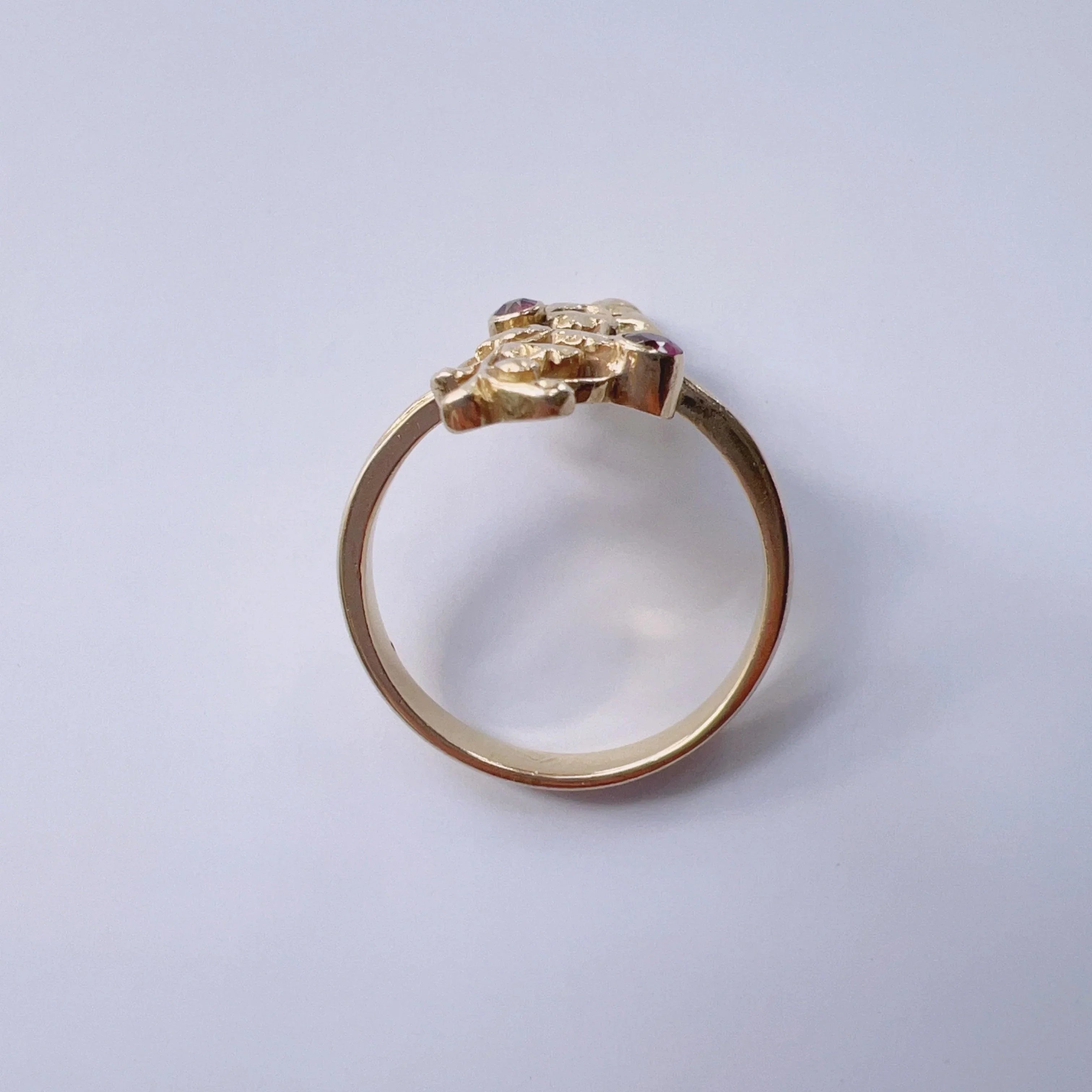 Art Nouveau 18K gold ivy leaves ruby ring - Curiously timeless