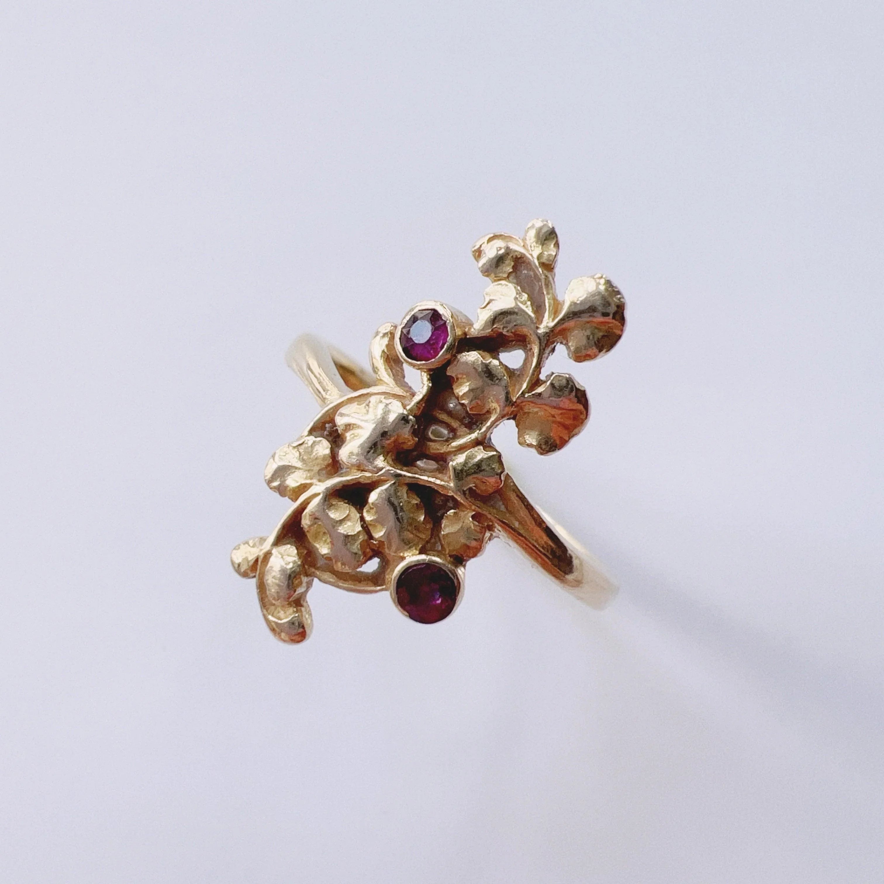 Art Nouveau 18K gold ivy leaves ruby ring - Curiously timeless