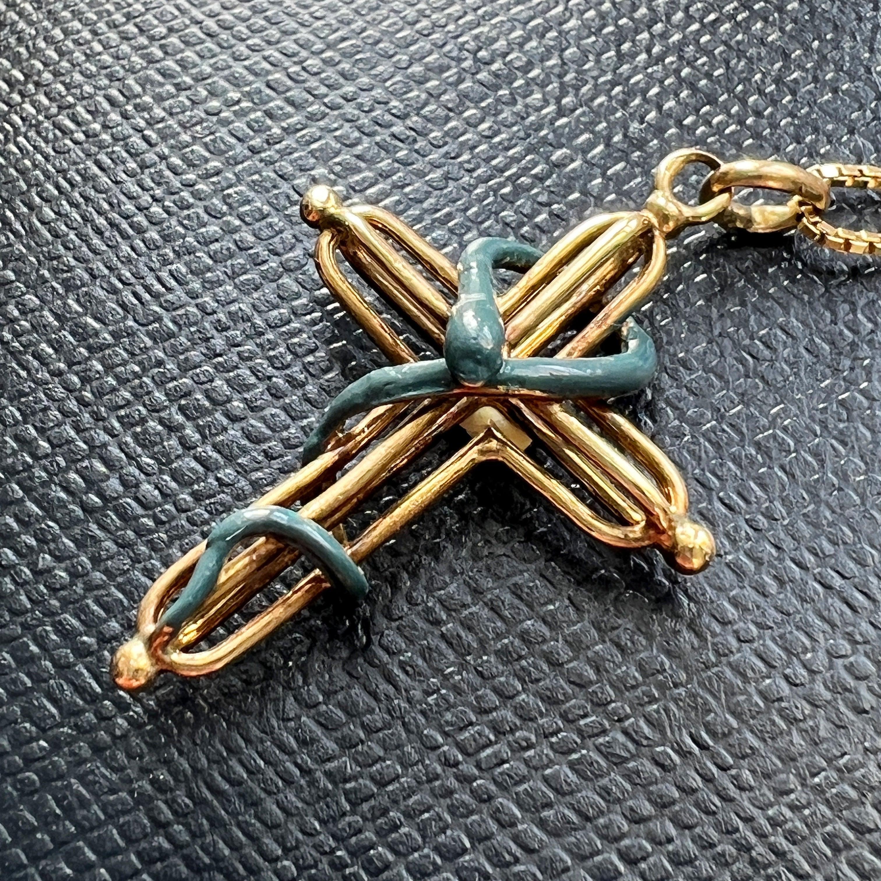 Victorian era 18K gold snake over a cross pendant - Curiously timeless