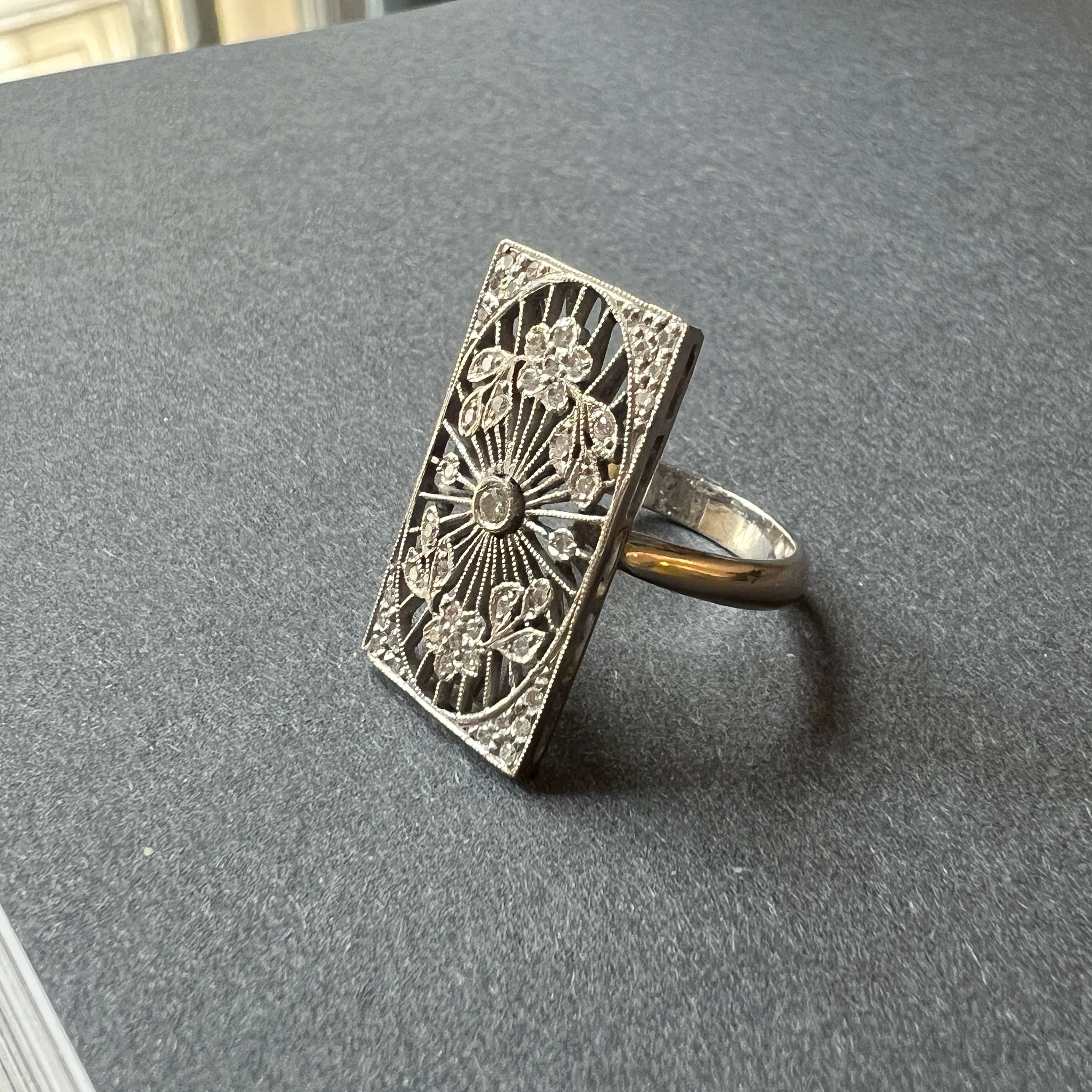 Art Deco 18K Gold diamond flower Filigree Ring