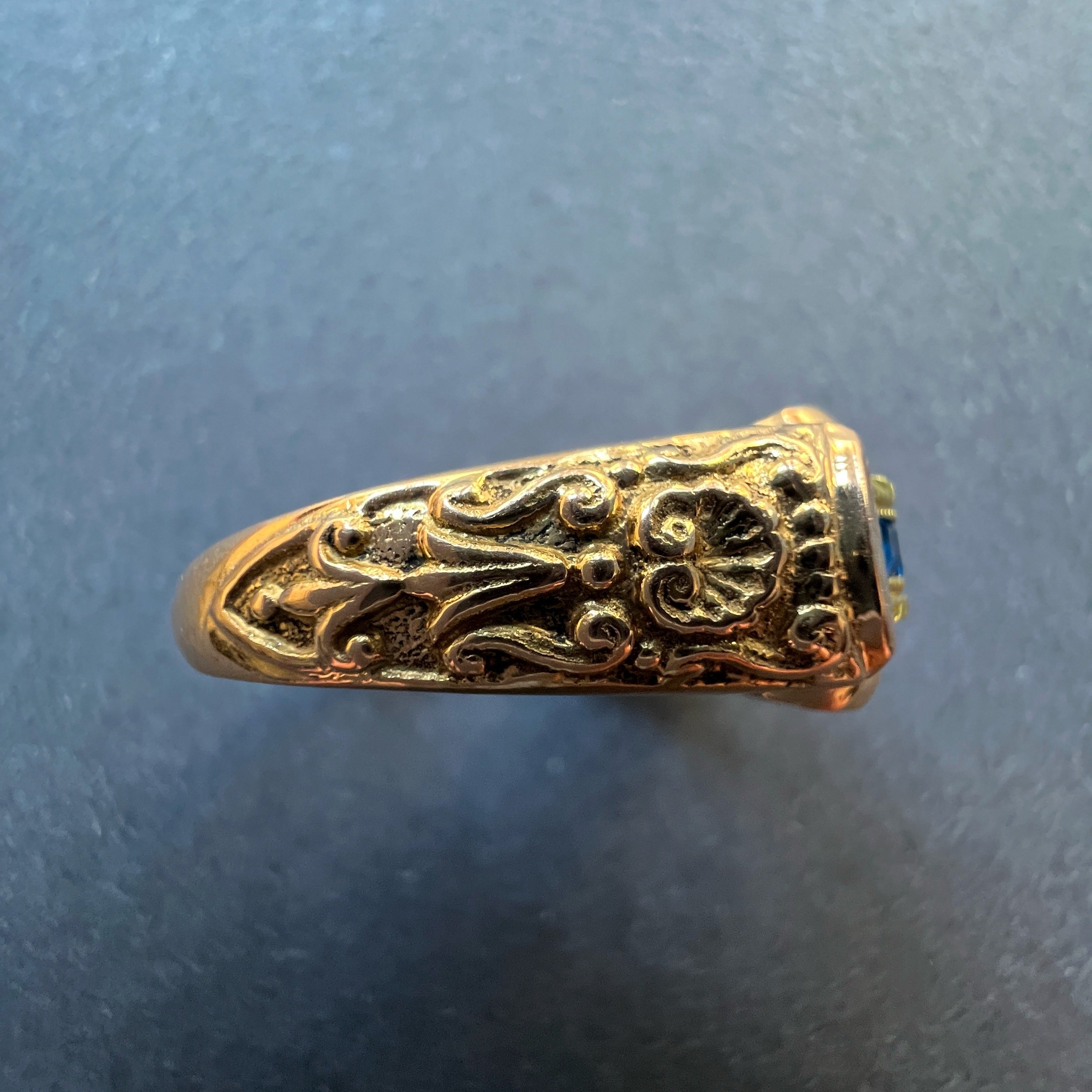 Early 20th Century Portuguese 19.2K Gold Shell Ring