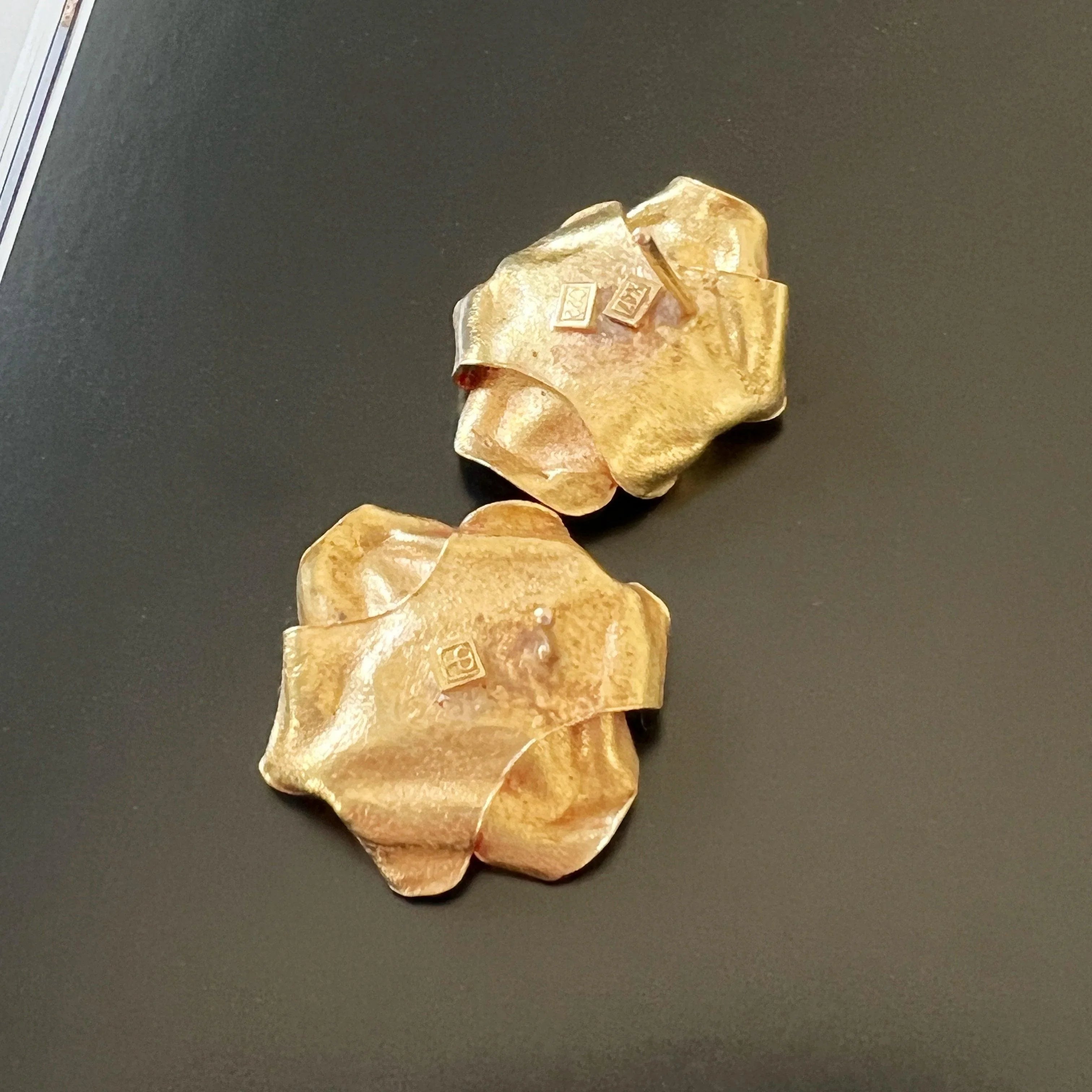 Vintage 18K gold red enamel poppy flower earrings - Curiously timeless