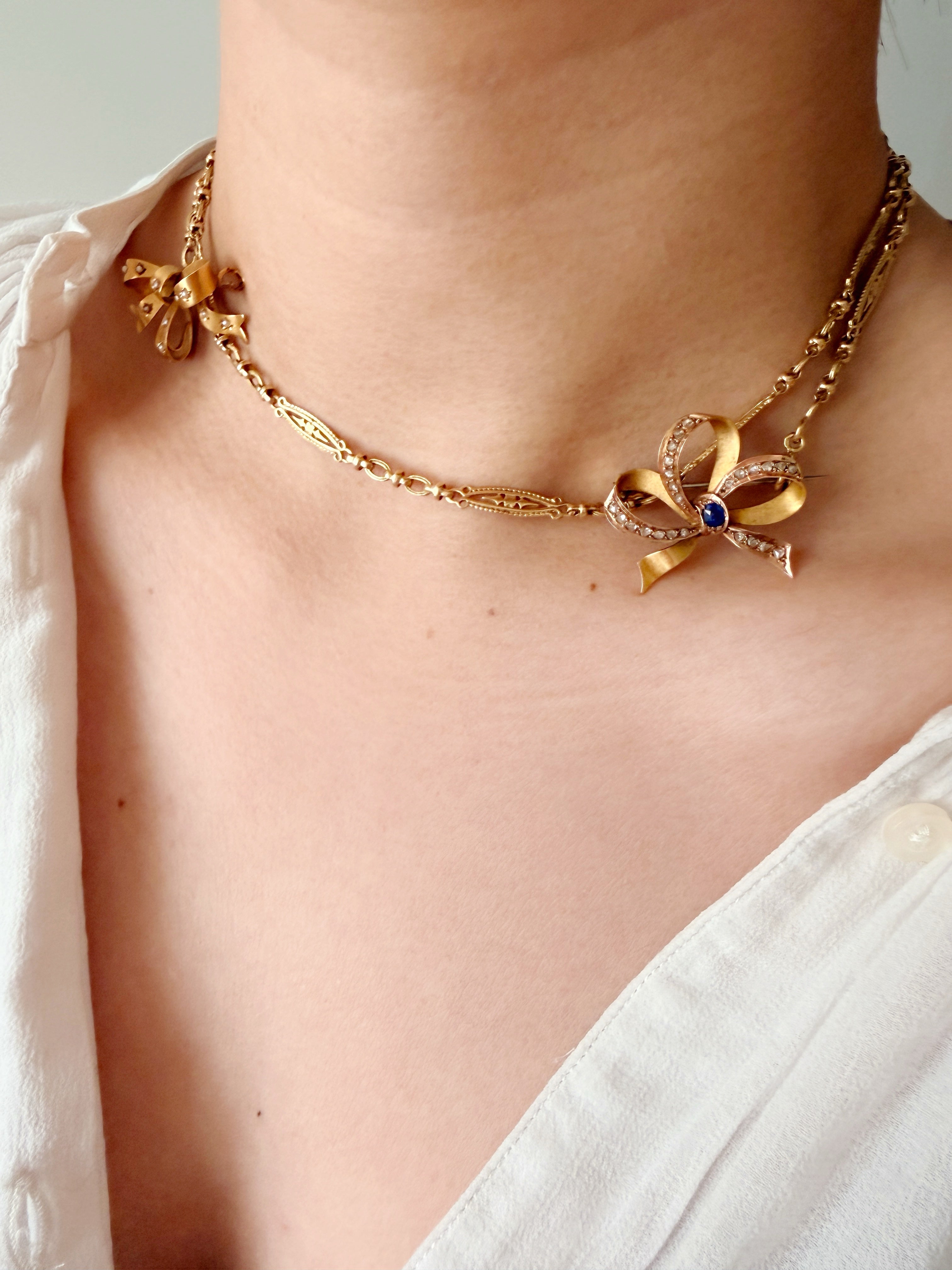 Beautiful pair of 19th Century 18K Gold Bow Brooches