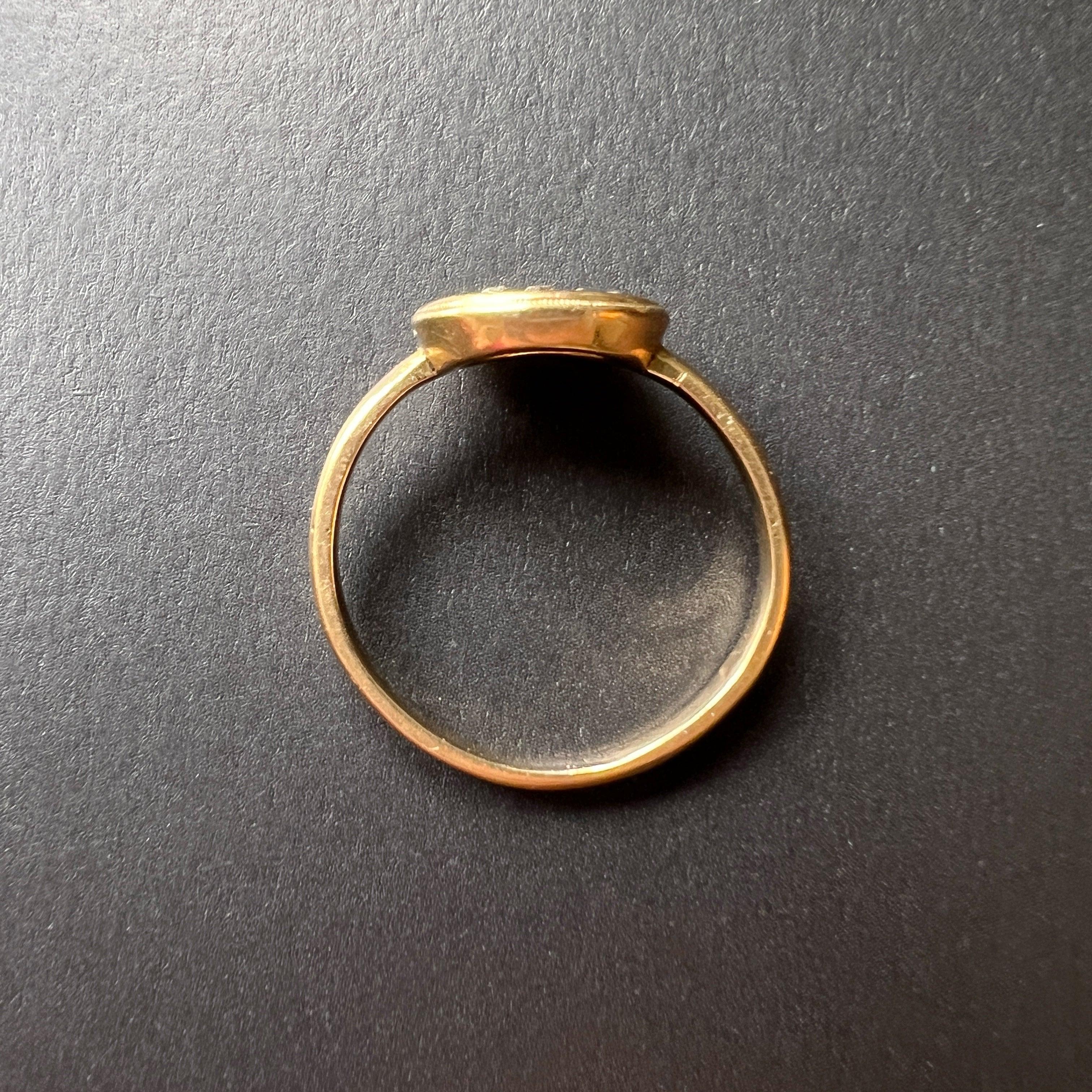 Victorian era 18K gold diamond “M” monogram ring - Curiously timeless