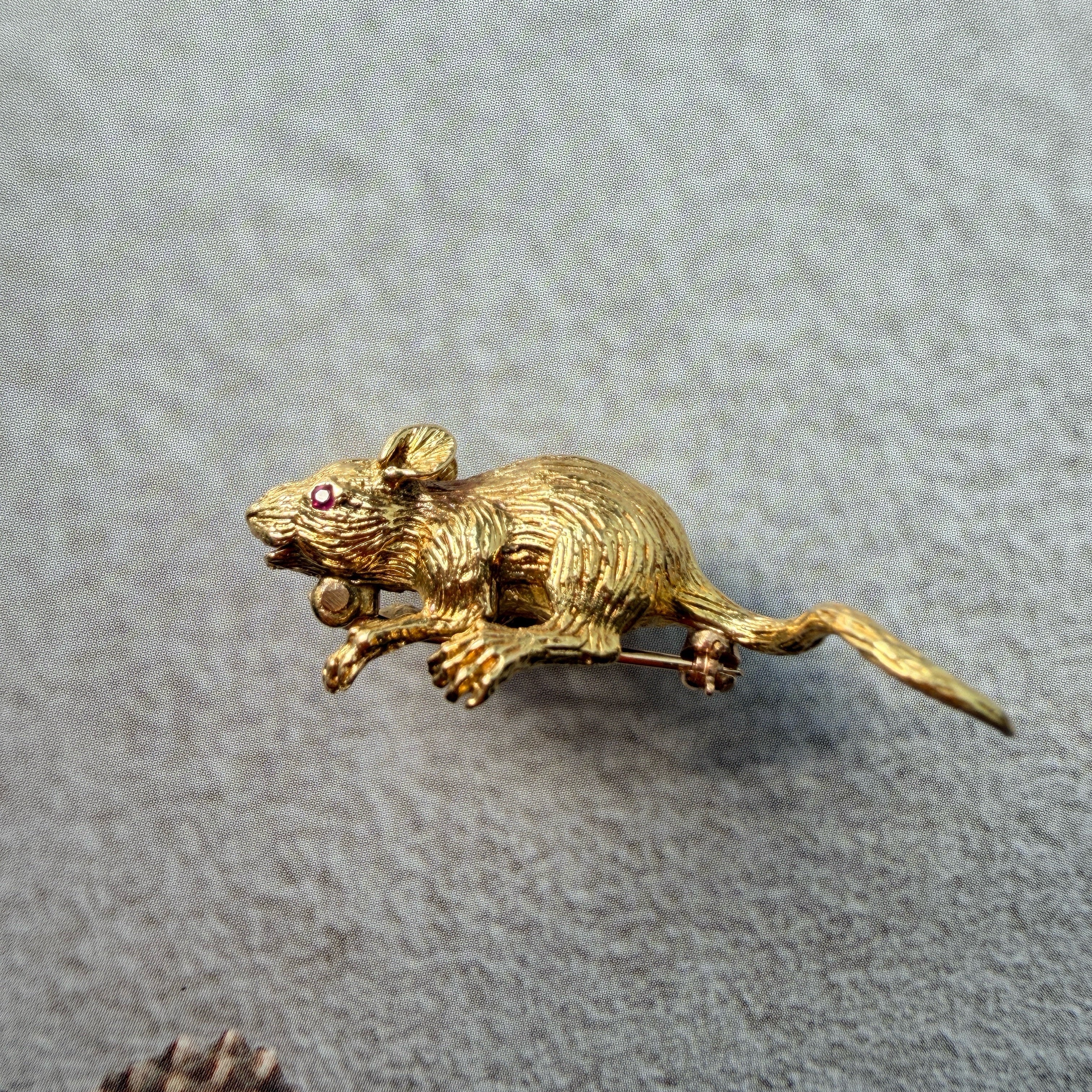 Vintage 18K yellow gold mouse brooch with ruby eyes