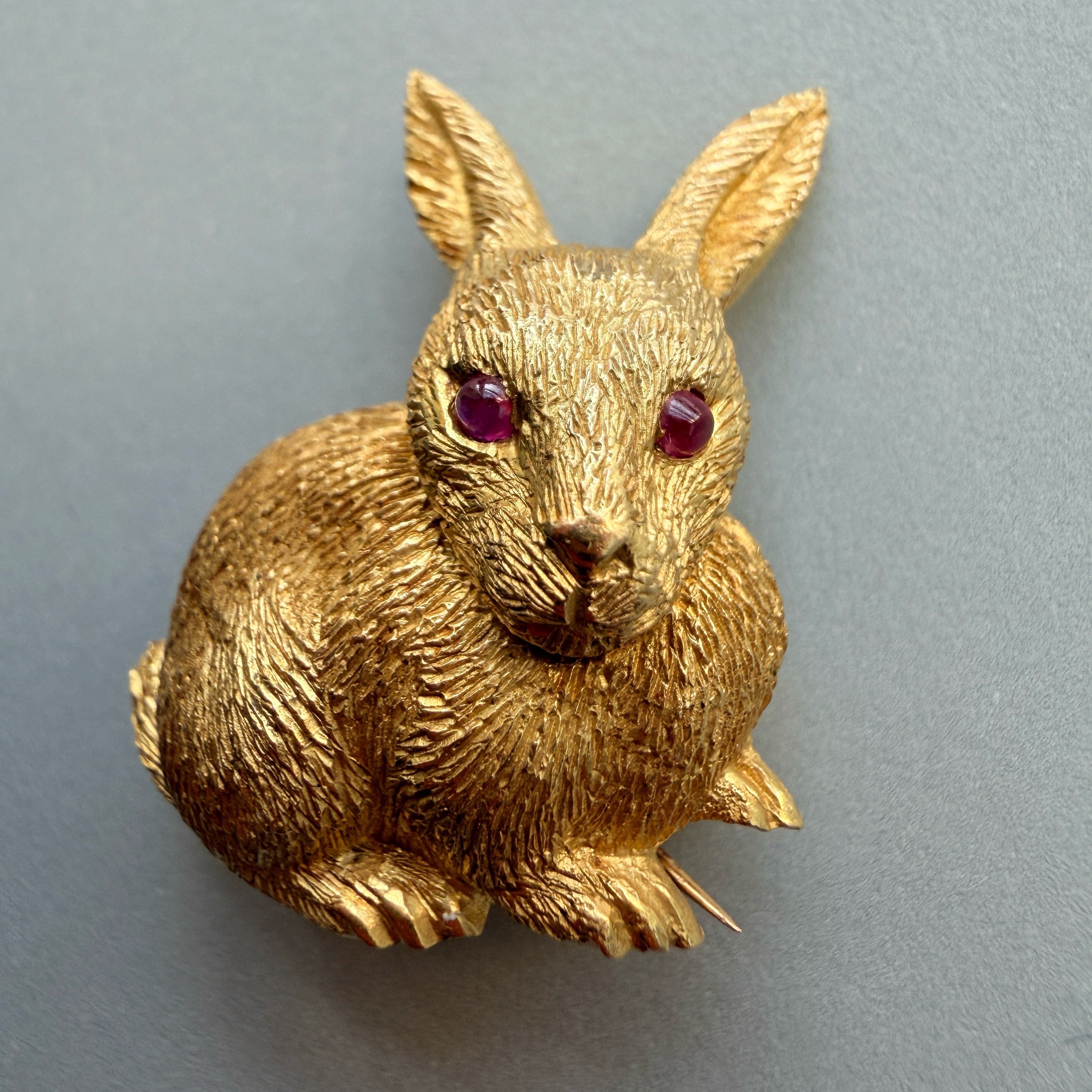 18k yellow gold rabbit brooch with ruby eyes