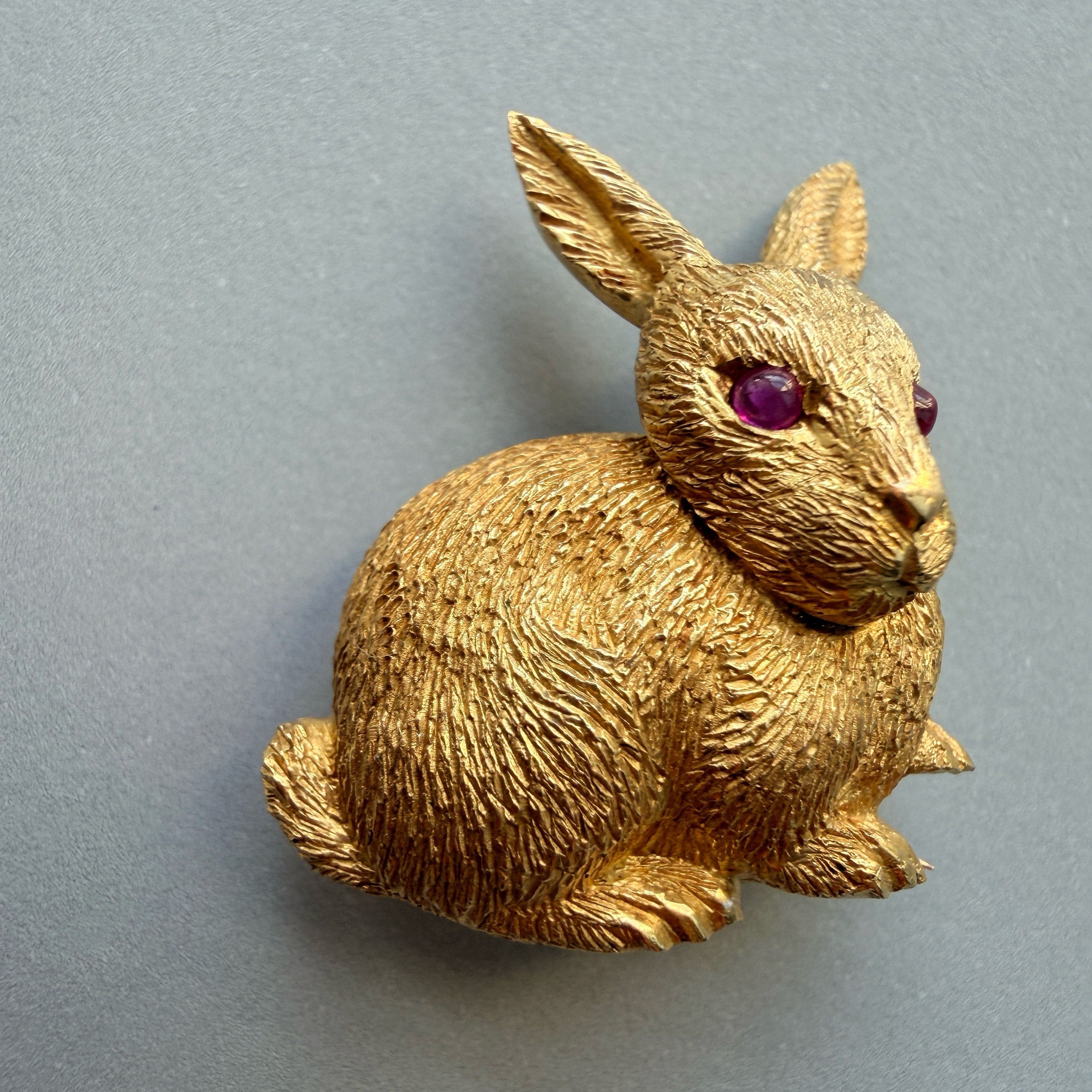 18k yellow gold rabbit brooch with ruby eyes