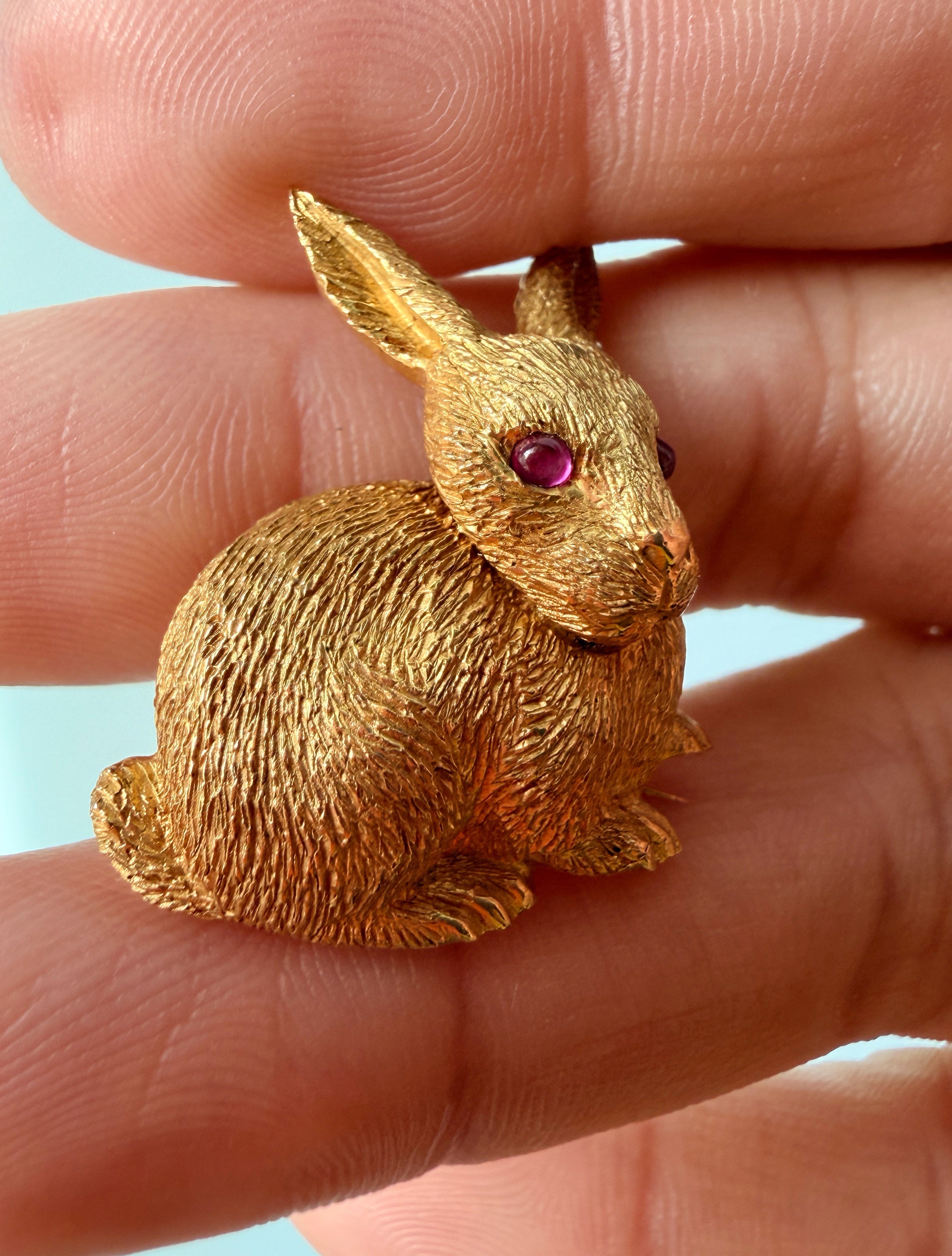 18k yellow gold rabbit brooch with ruby eyes