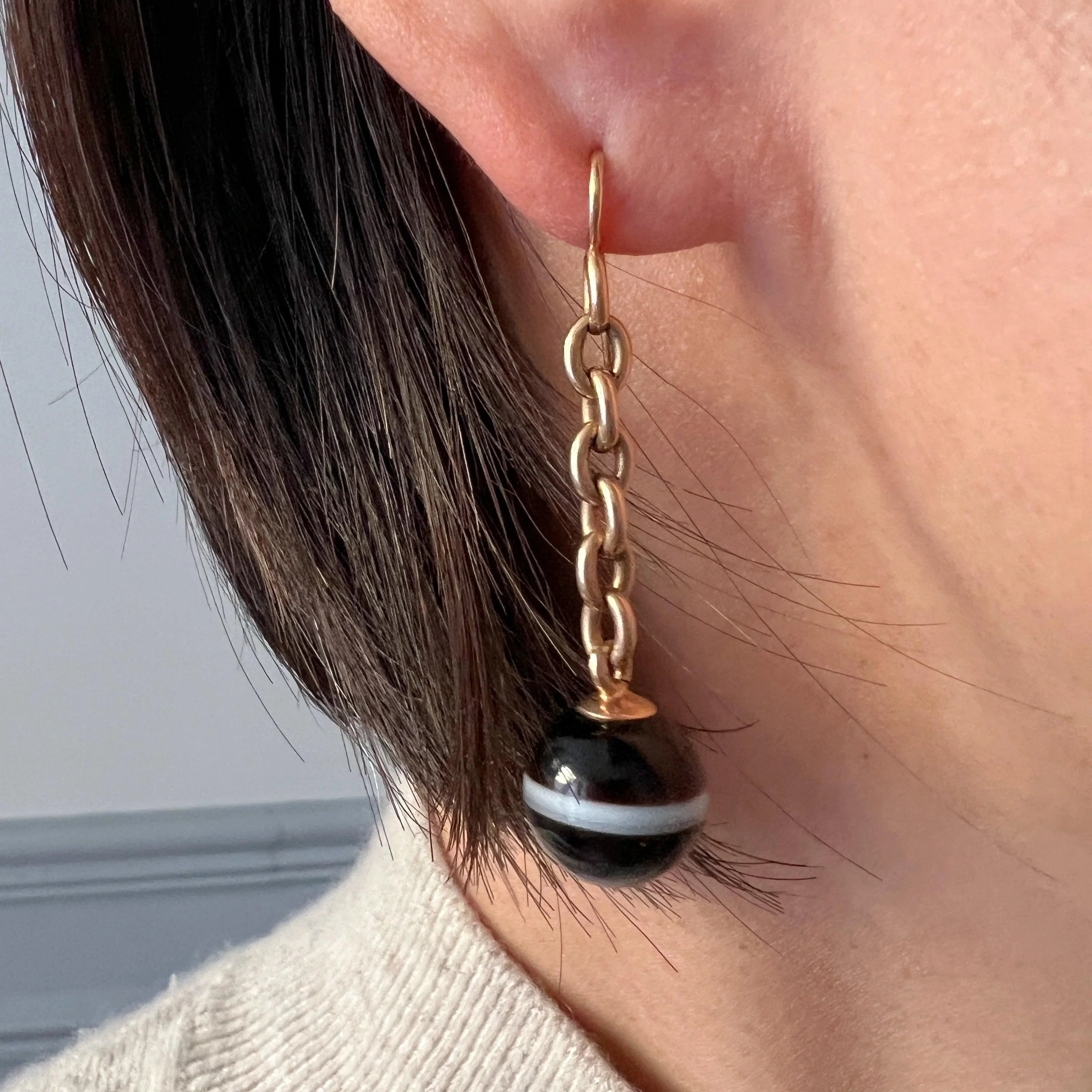Boxed Victorian era 18K gold banded agate drop earrings - Curiously timeless
