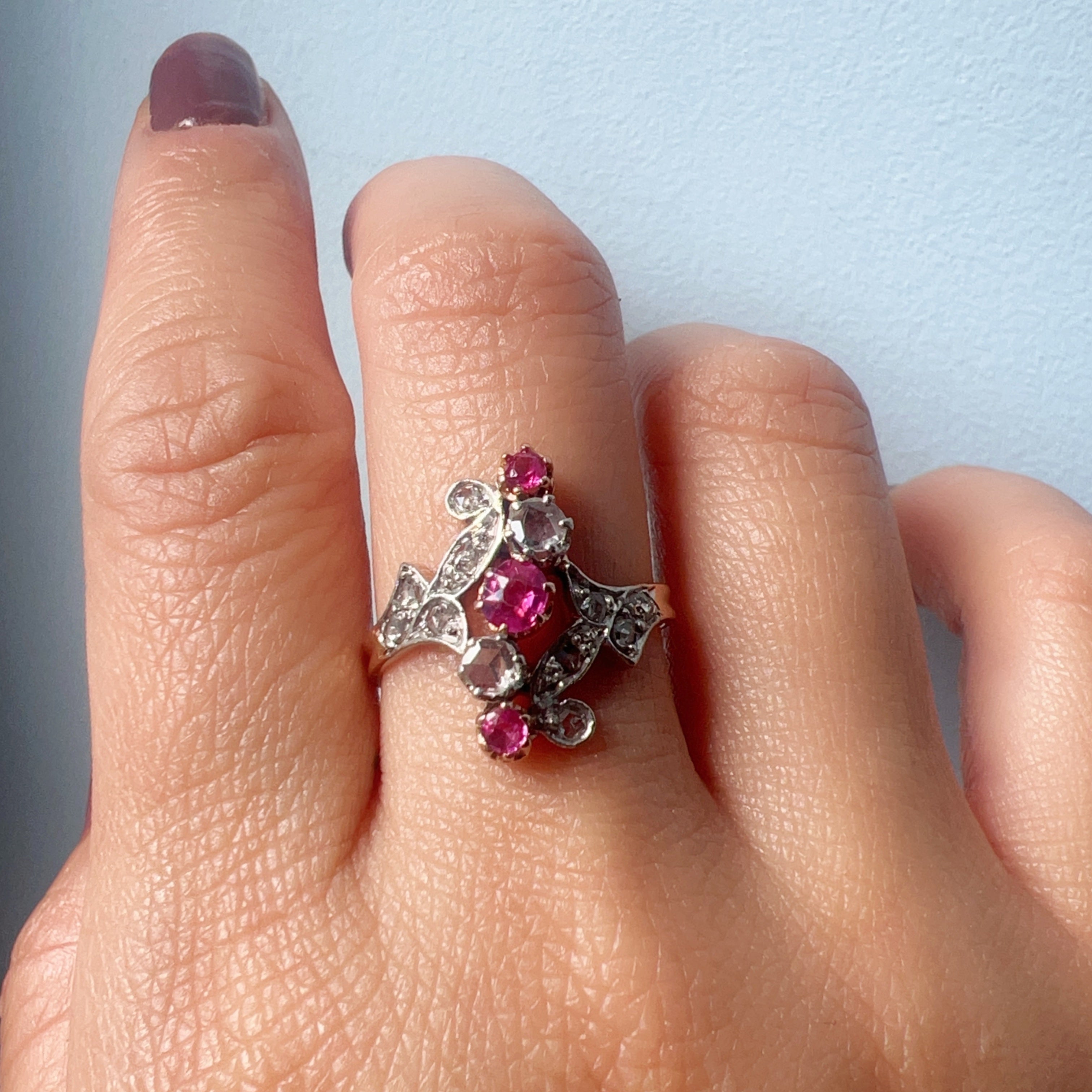 Victorian era 18K Gold Pink Sapphires Diamonds ring