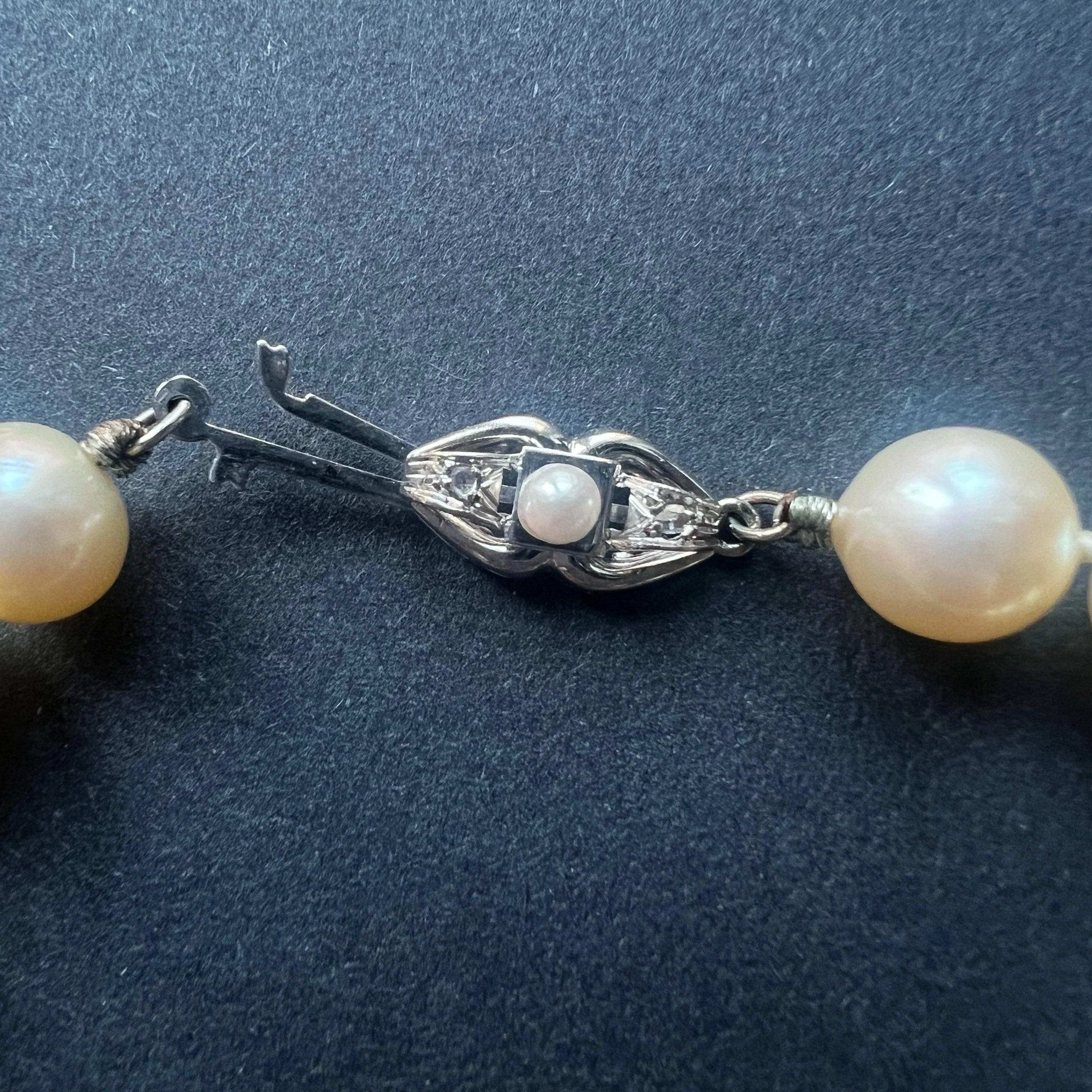 French Vintage 18K gold Akoya pearl necklace - Curiously timeless