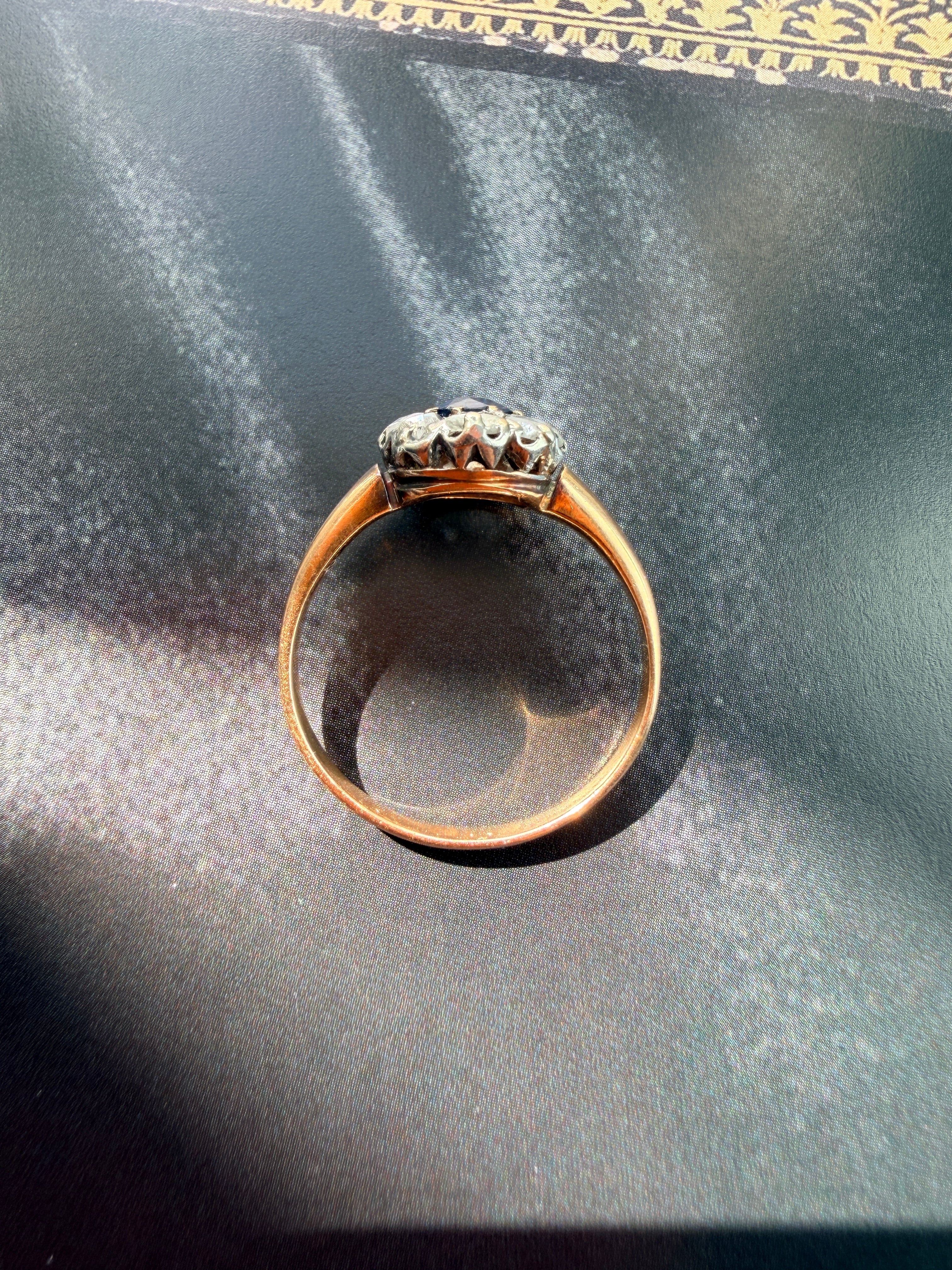 18K gold gold blue sapphire diamond ring
