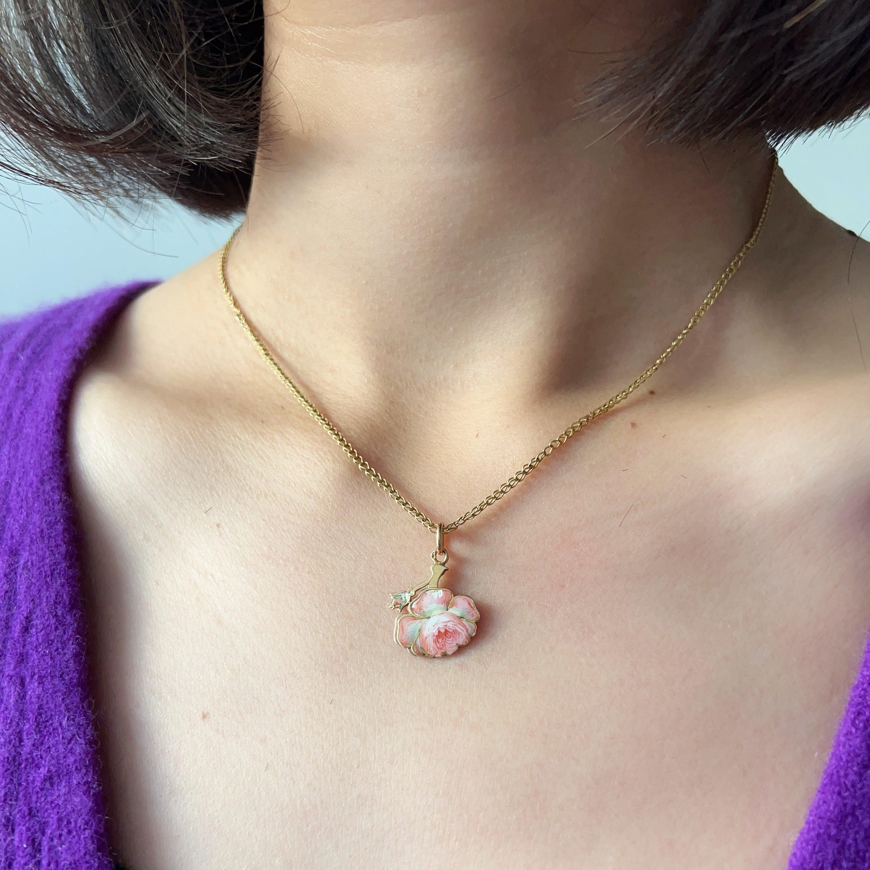 Antique 18K Rose pendant with hidden message “Close to you, life is in bloom” - Curiously timeless