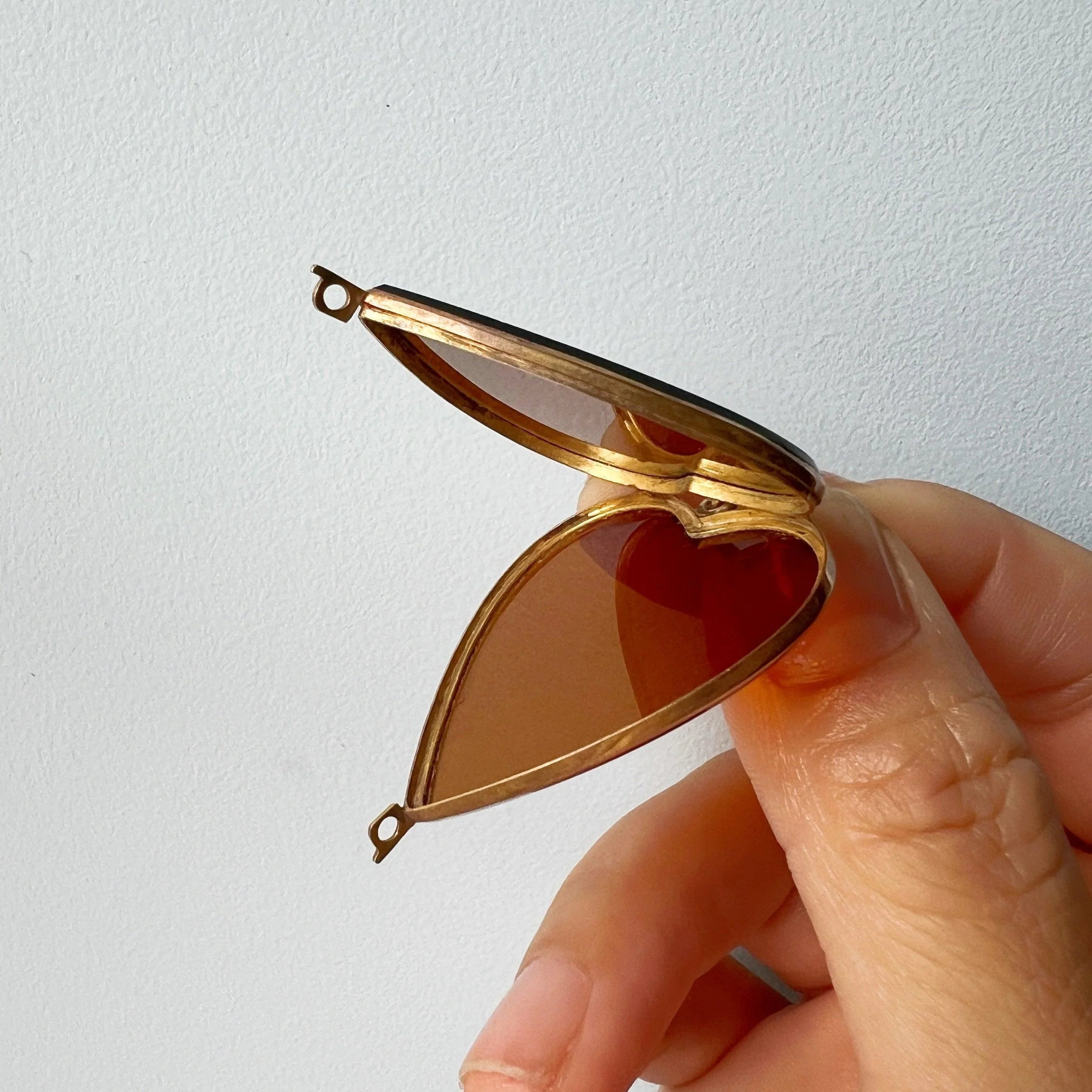 Rare Georgian era 18k gold heart locket pendant - Curiously timeless