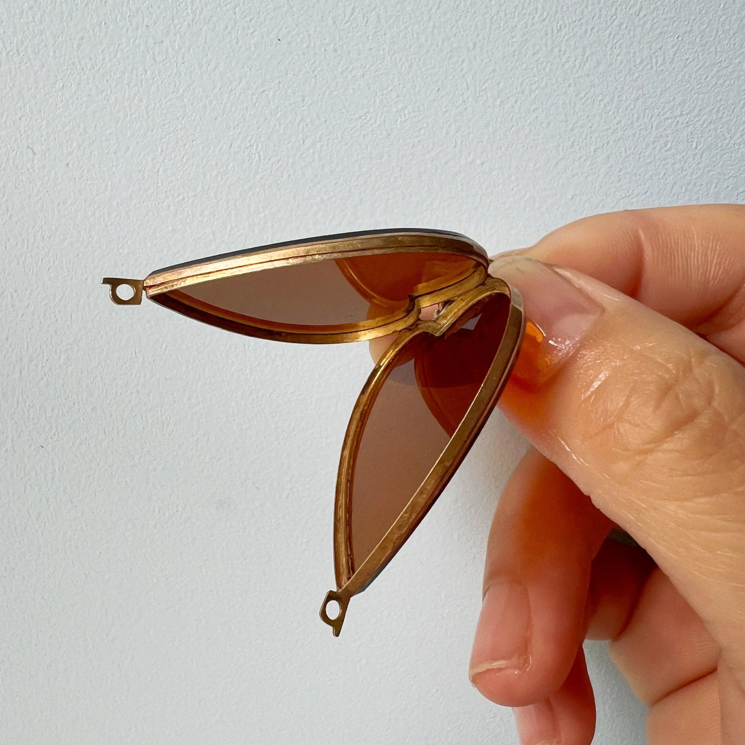 Rare Georgian era 18k gold heart locket pendant - Curiously timeless