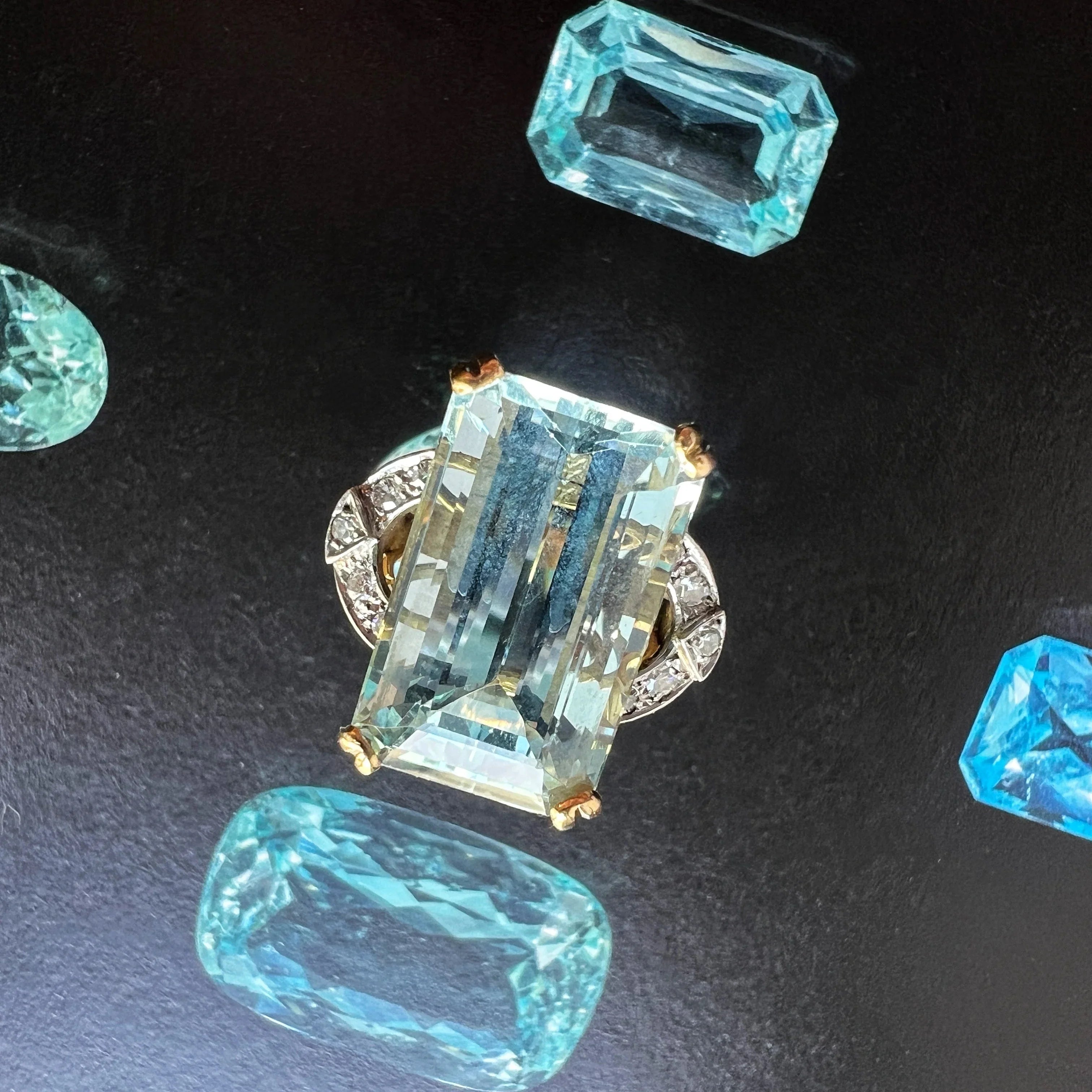 Important 18K gold 12ct Emerald-Cut Aquamarine Cocktail Ring