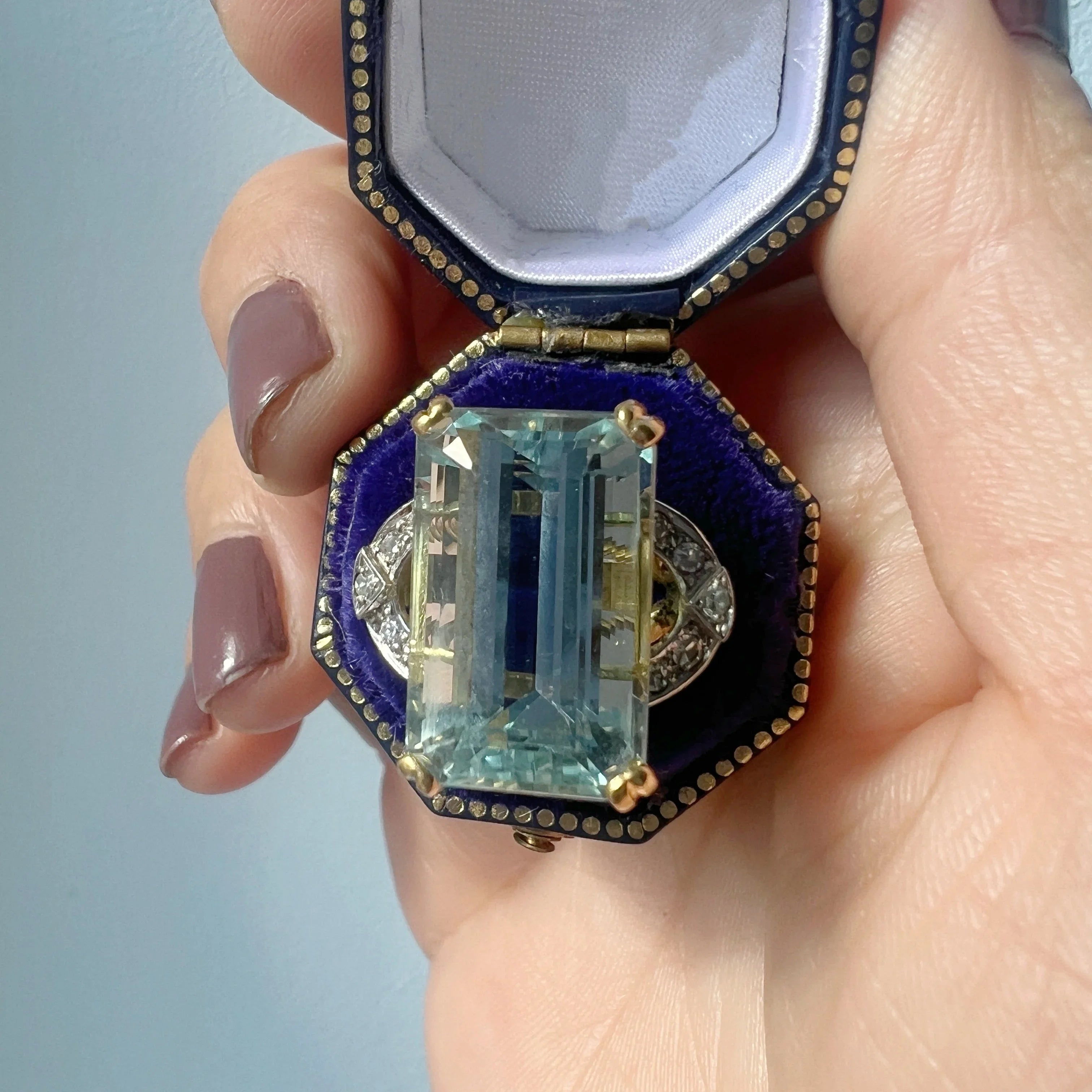 Important 18K gold 12ct Emerald-Cut Aquamarine Cocktail Ring